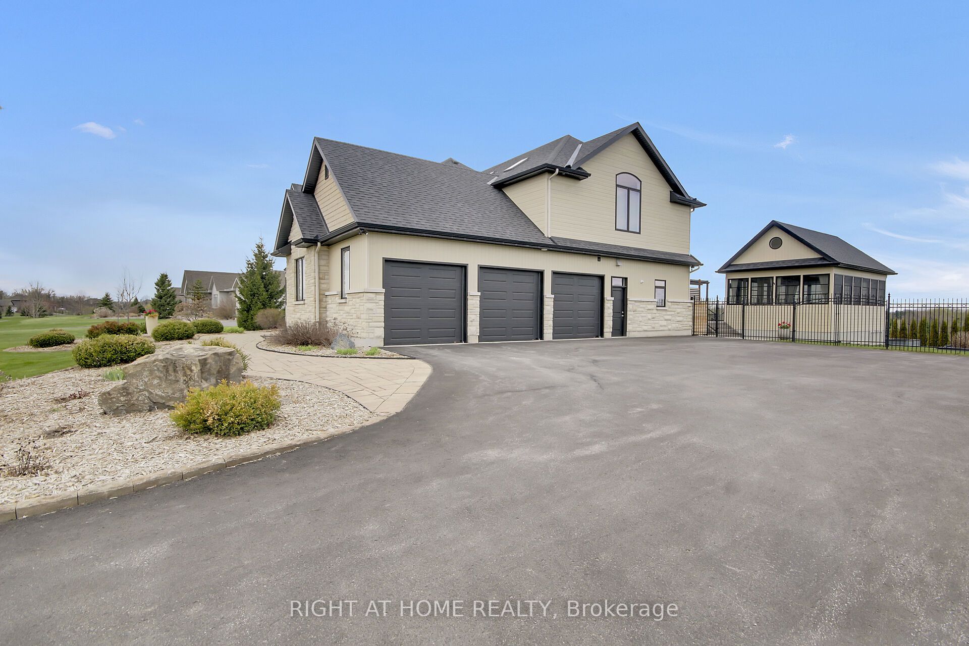 105 Ravenview Way Property Photo 2