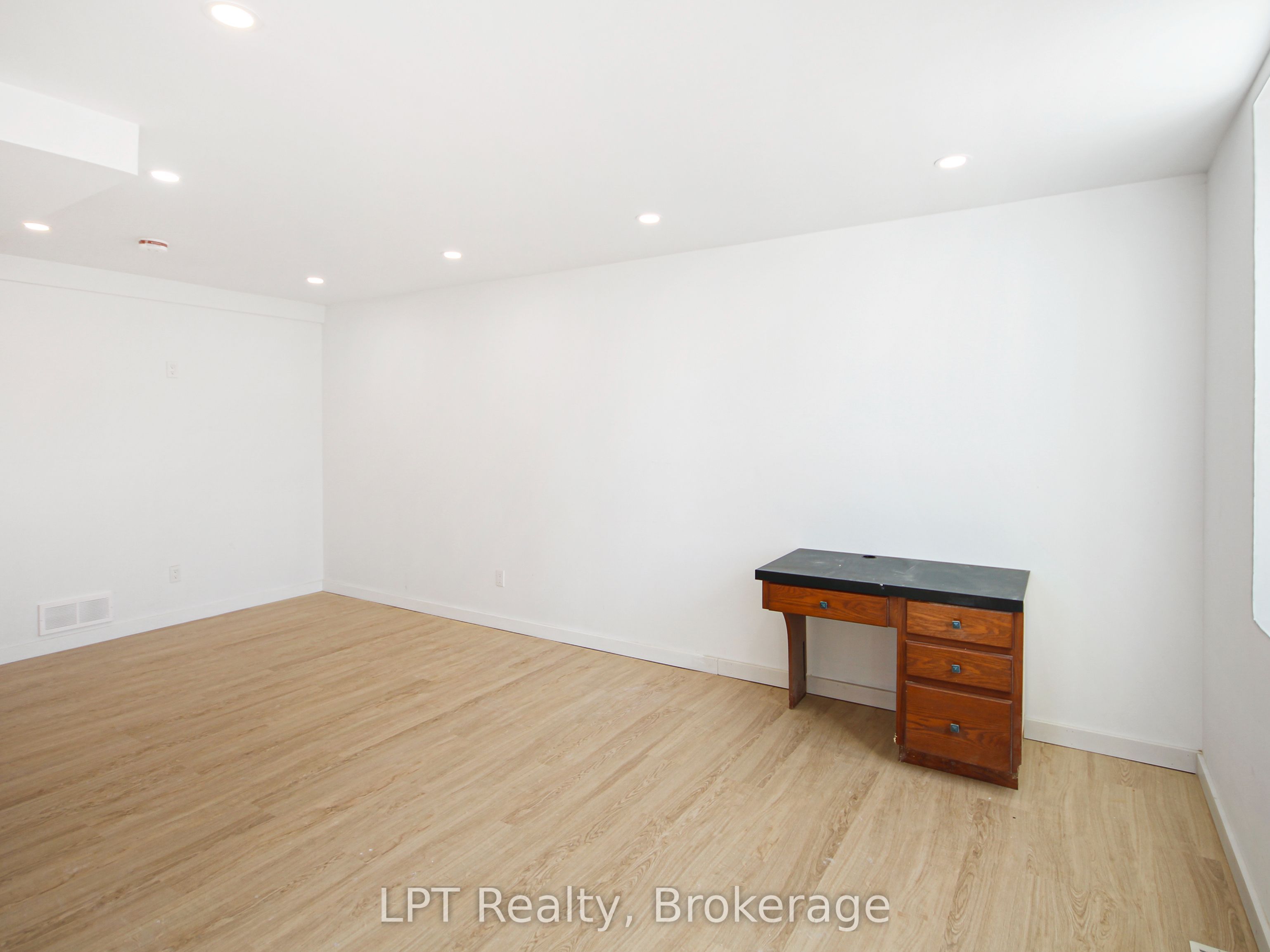 163 Garafraxa Street Property Photo 6