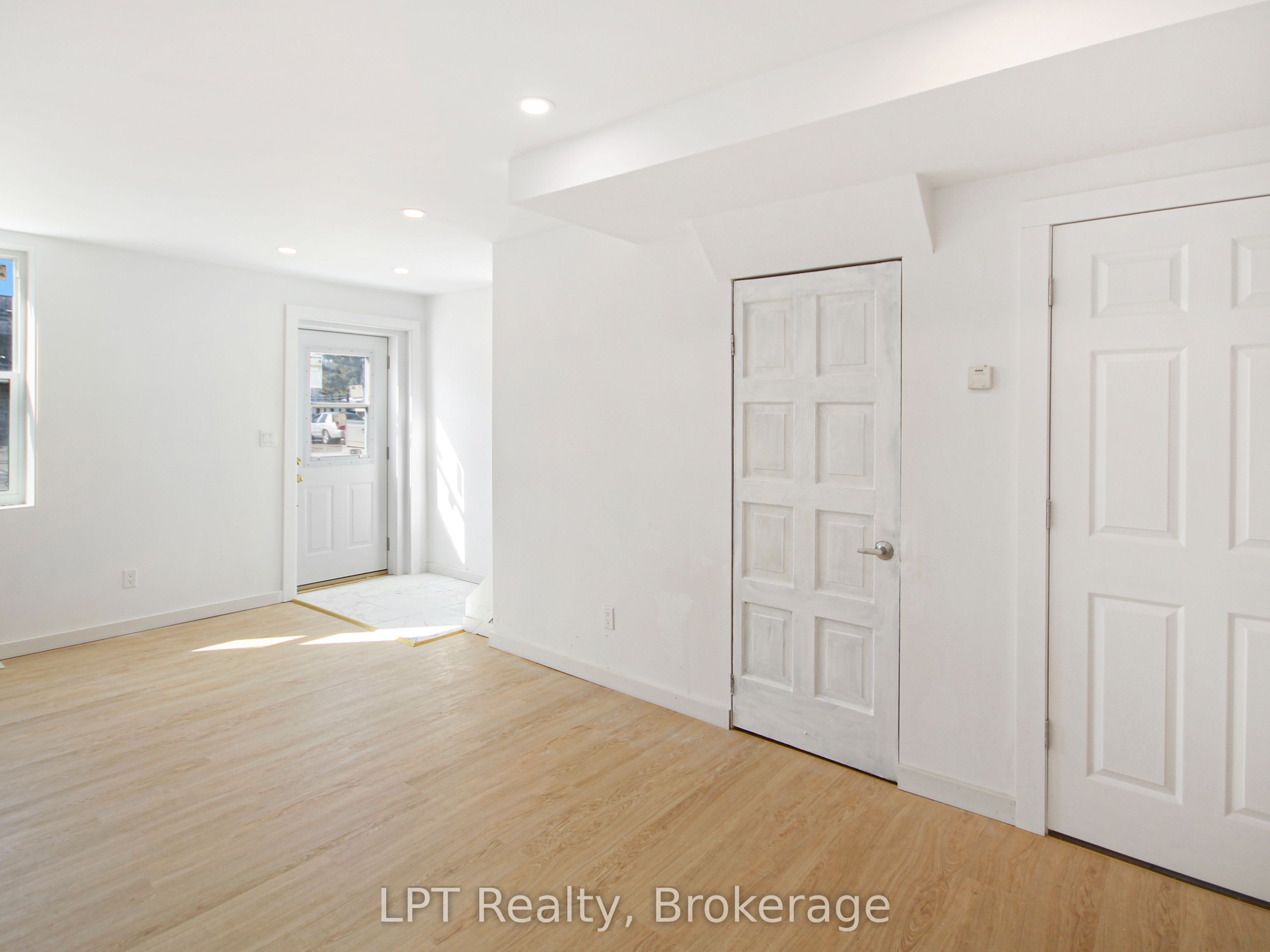 163 Garafraxa Street Property Photo 8
