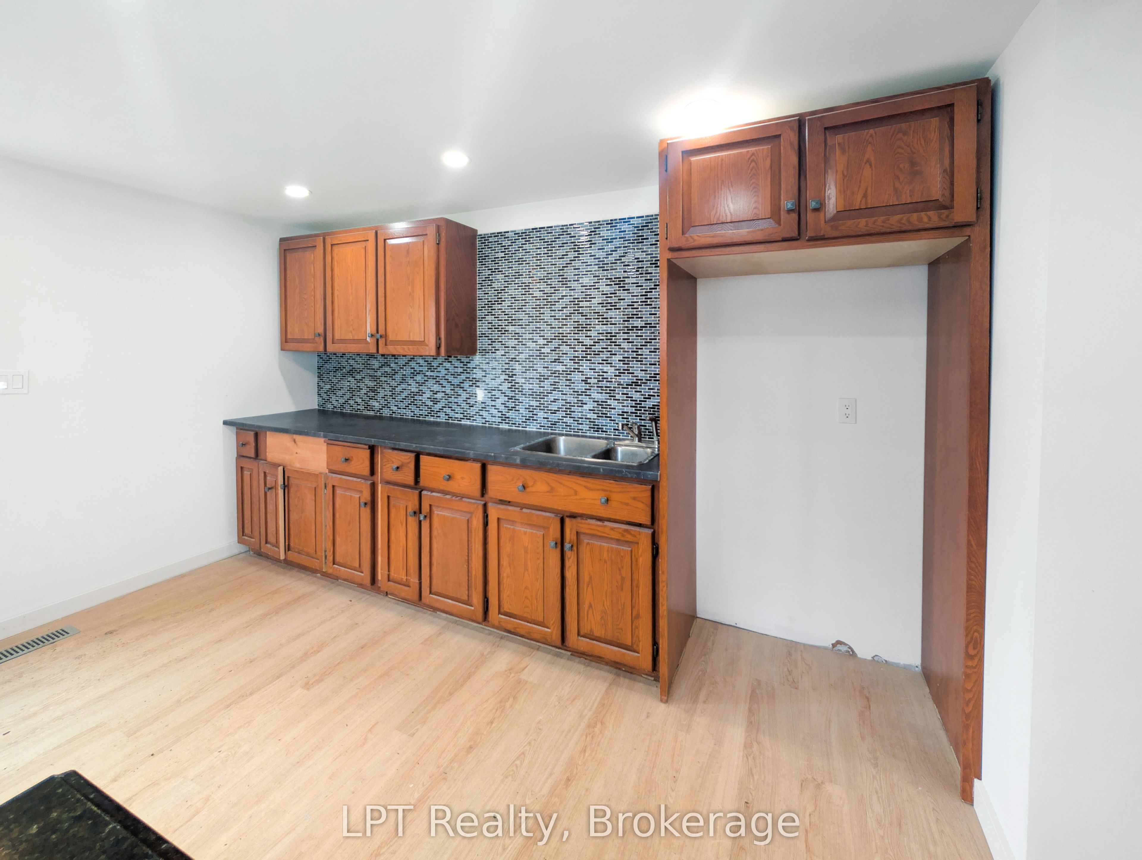 163 Garafraxa Street Property Photo 11