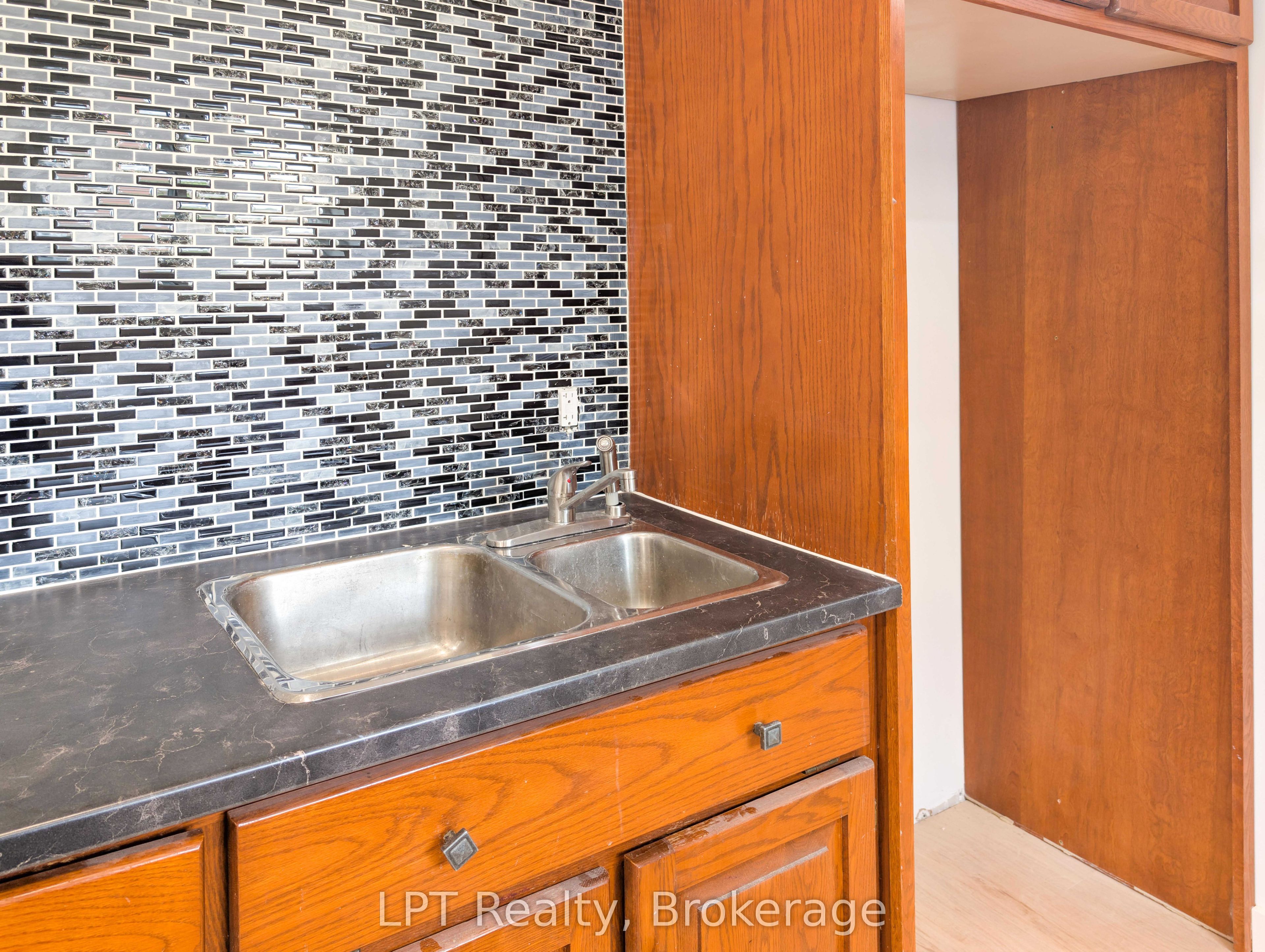 163 Garafraxa Street Property Photo 13