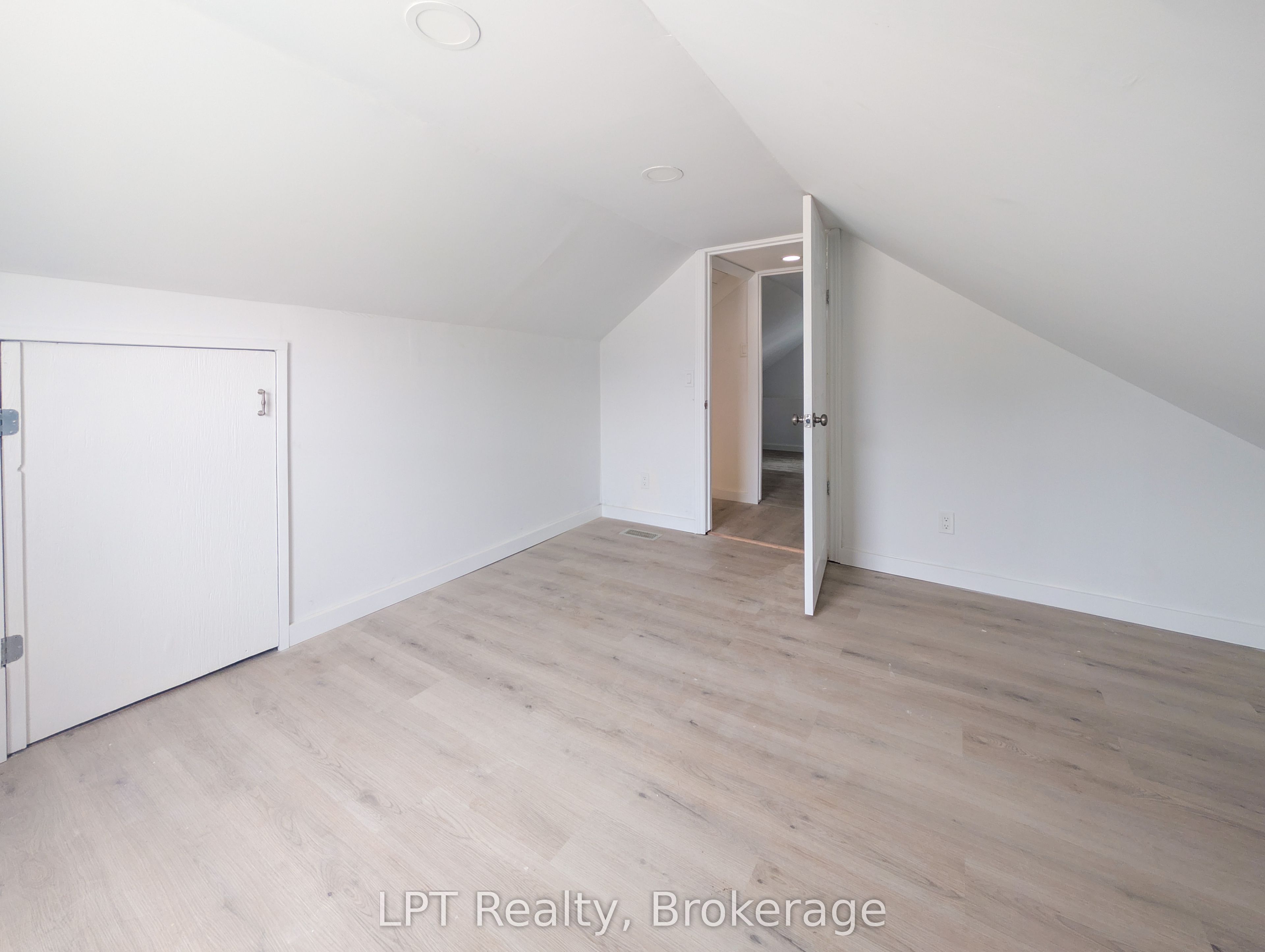 163 Garafraxa Street Property Photo 25