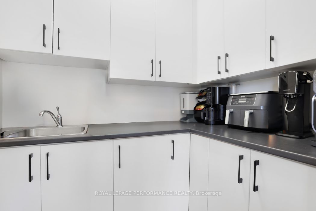 541 Barrage Street Property Photo 17
