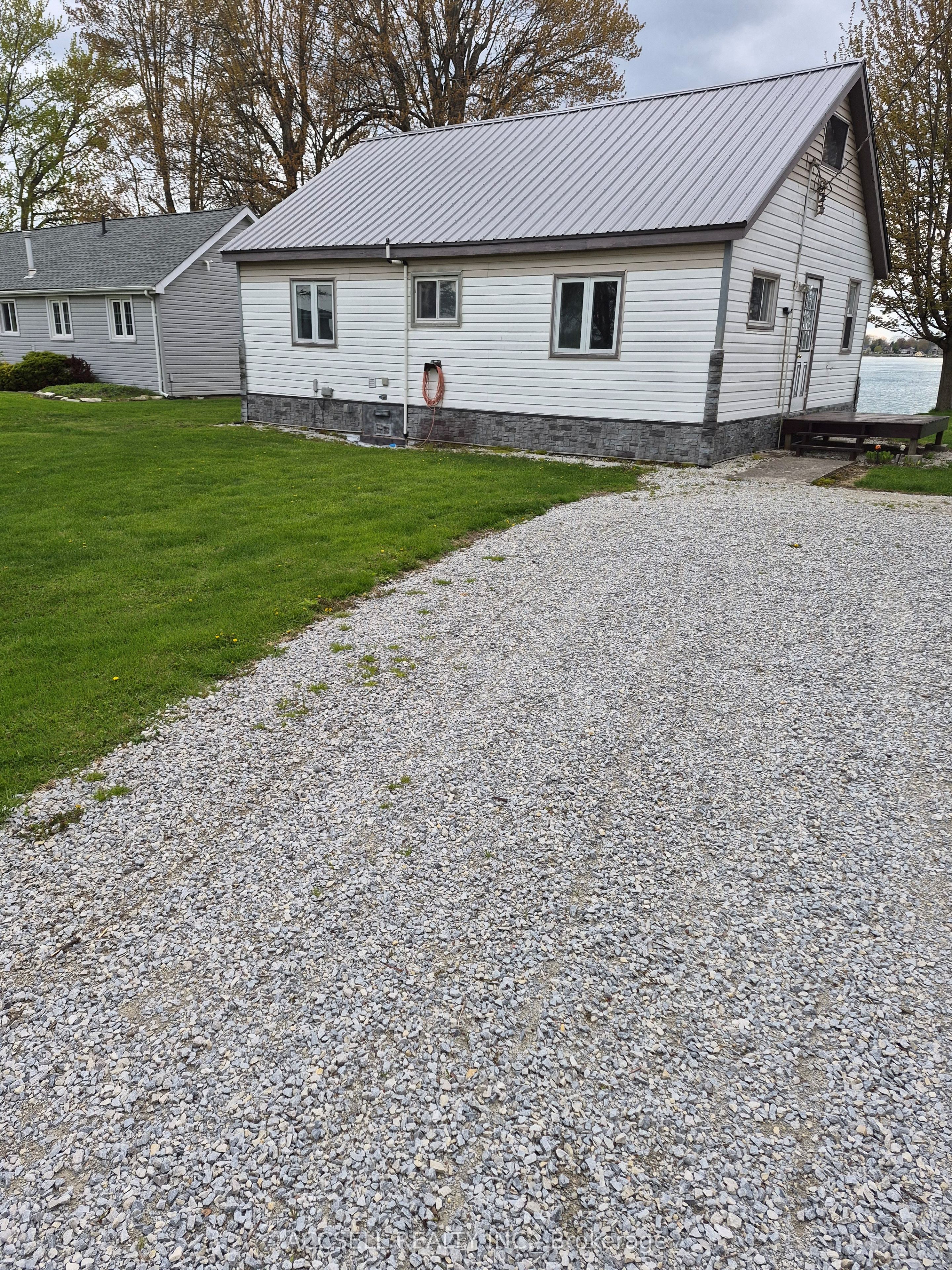 3053 St Clair Parkway Property Photo 1