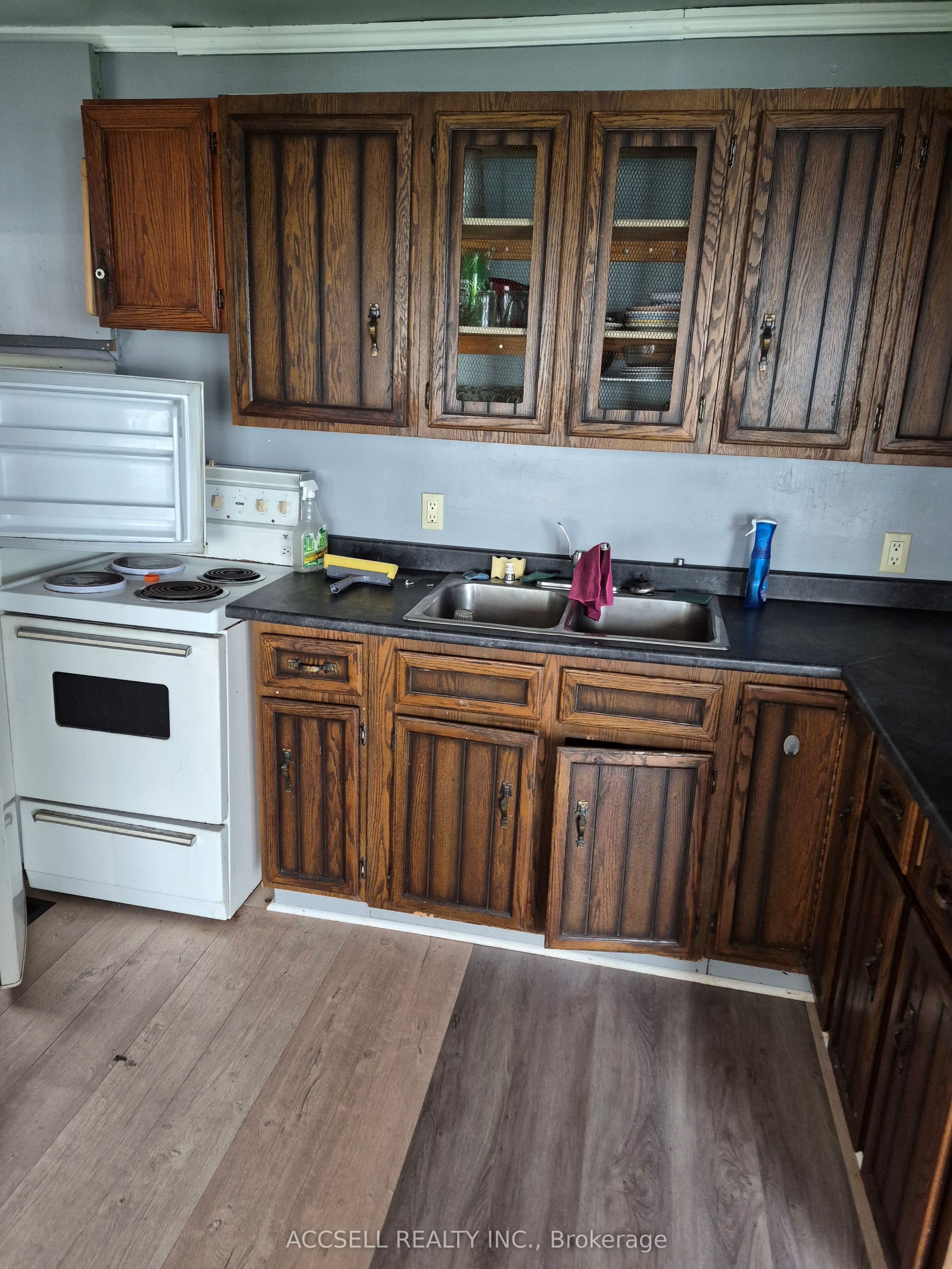 3053 St Clair Parkway Property Photo 4