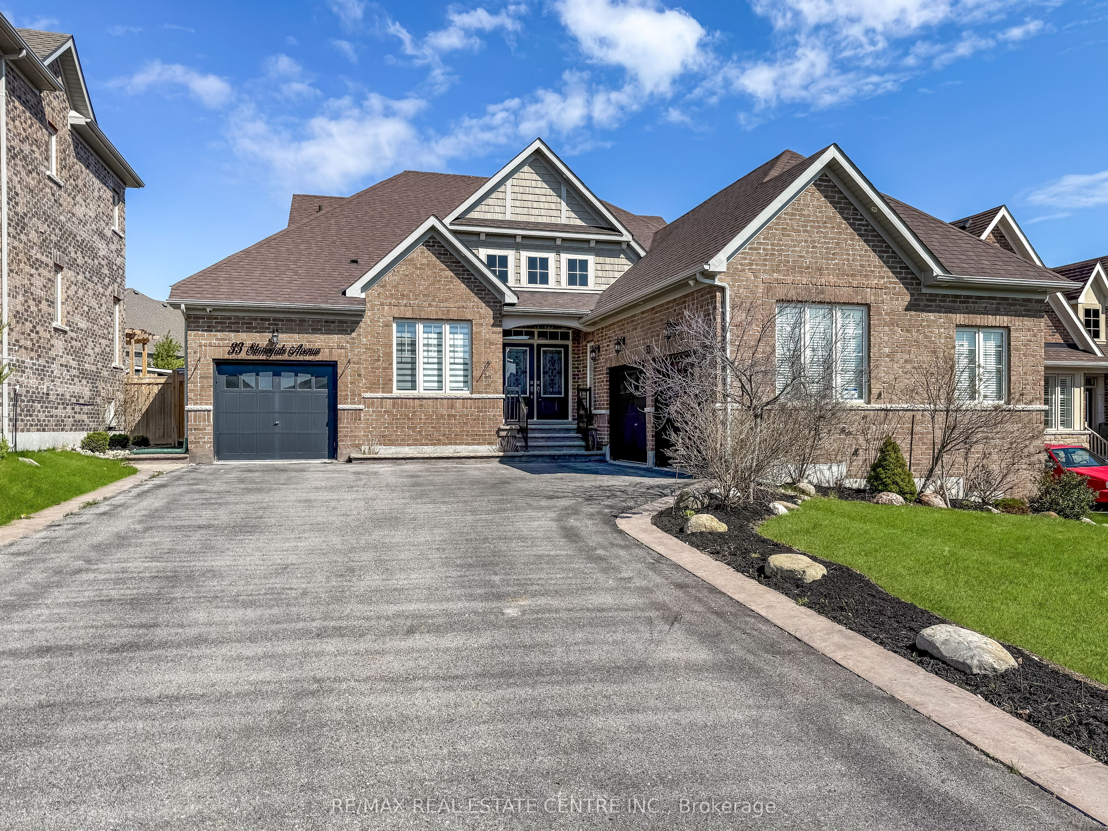 33 Stonegate Avenue Property Photo 2
