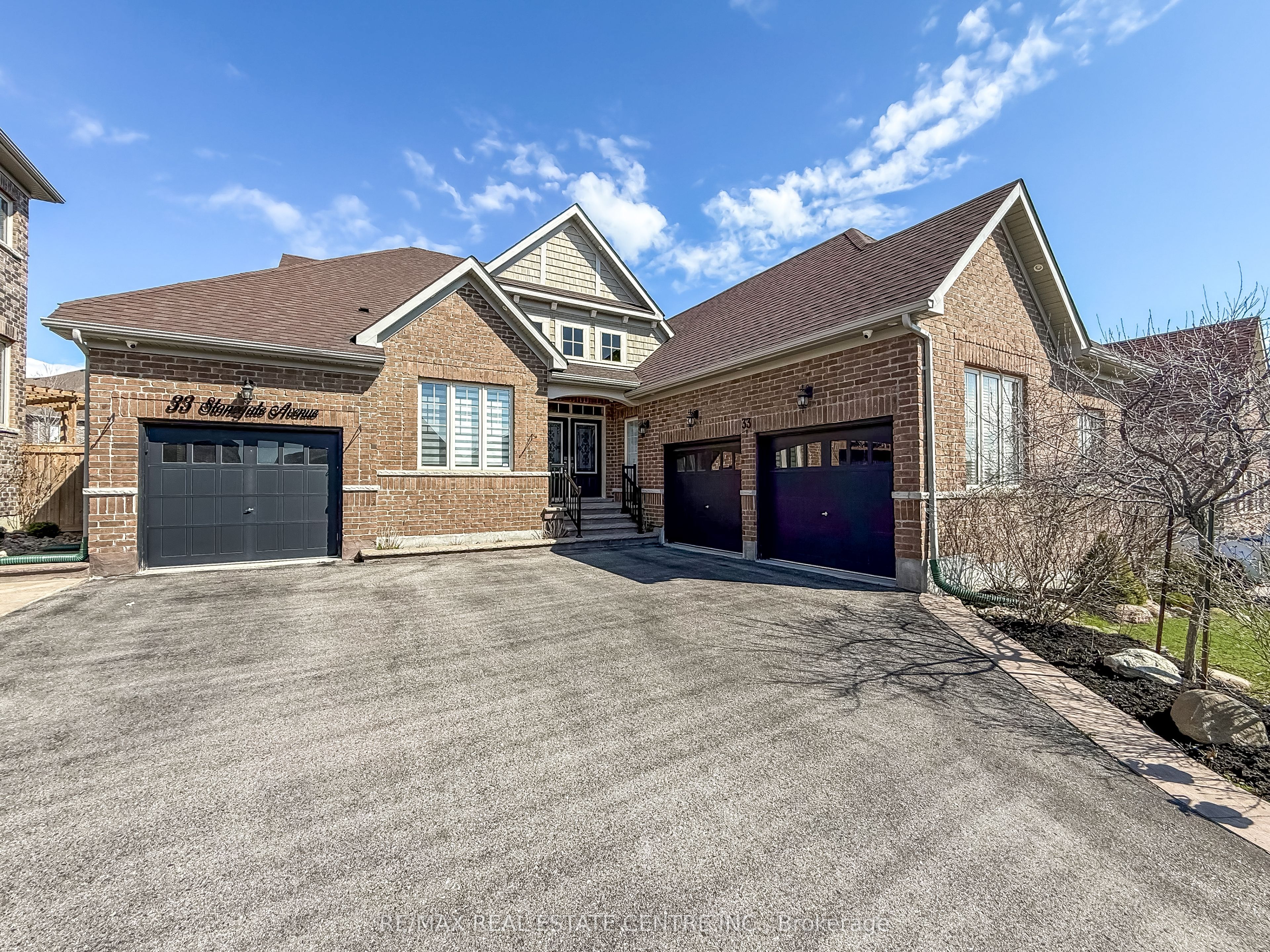 33 Stonegate Avenue Property Photo 3