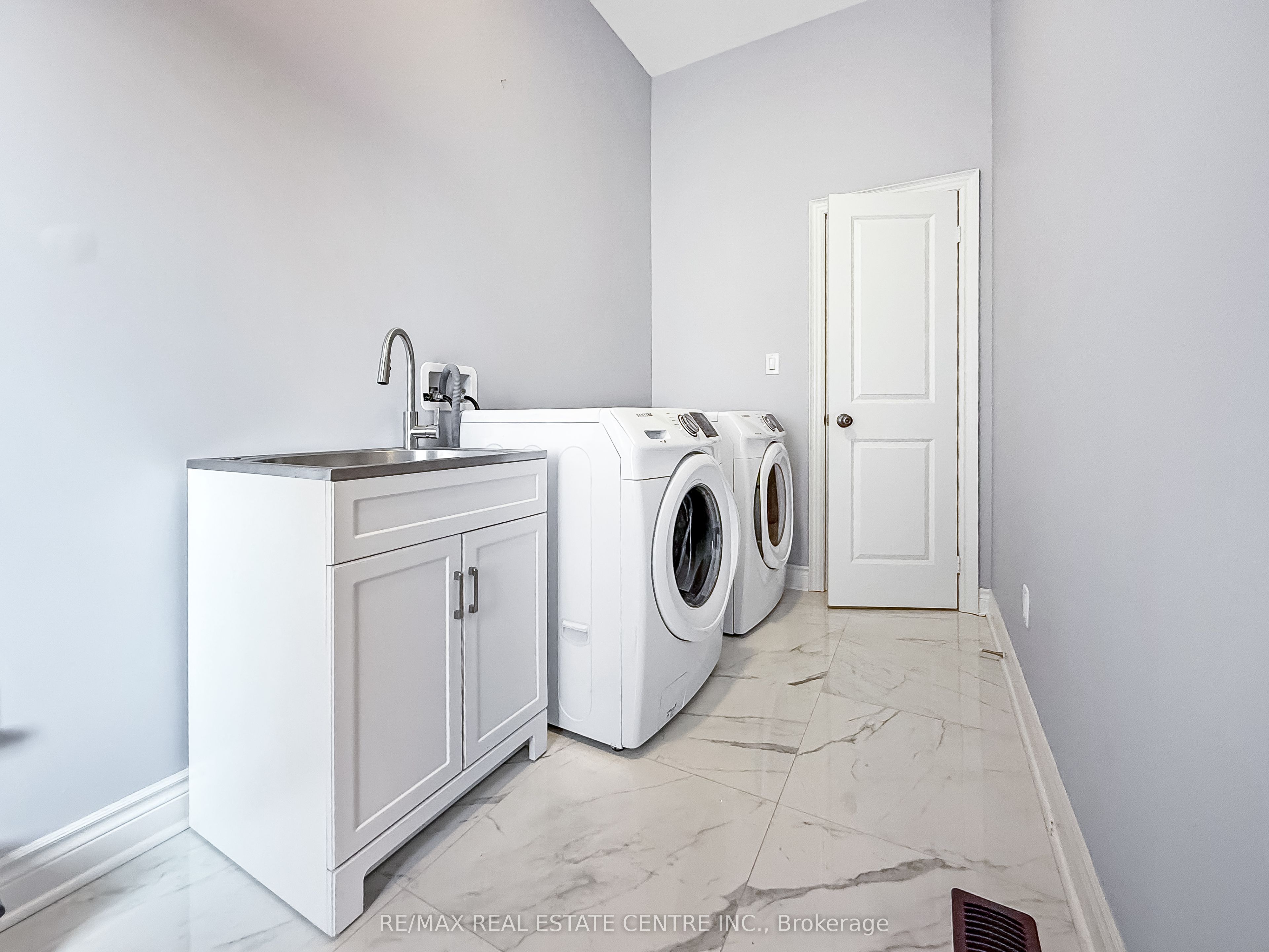 33 Stonegate Avenue Property Photo 6