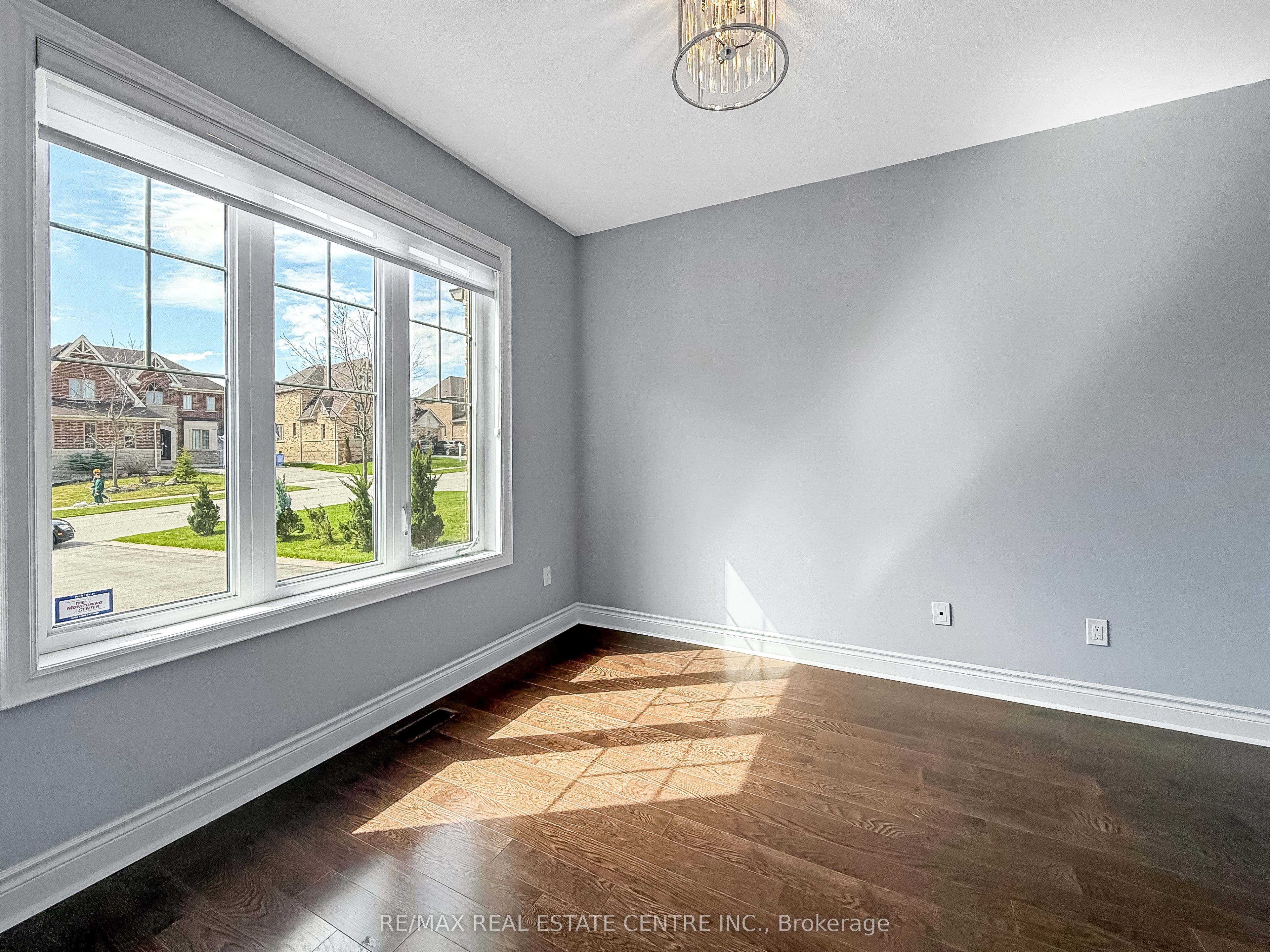 33 Stonegate Avenue Property Photo 7
