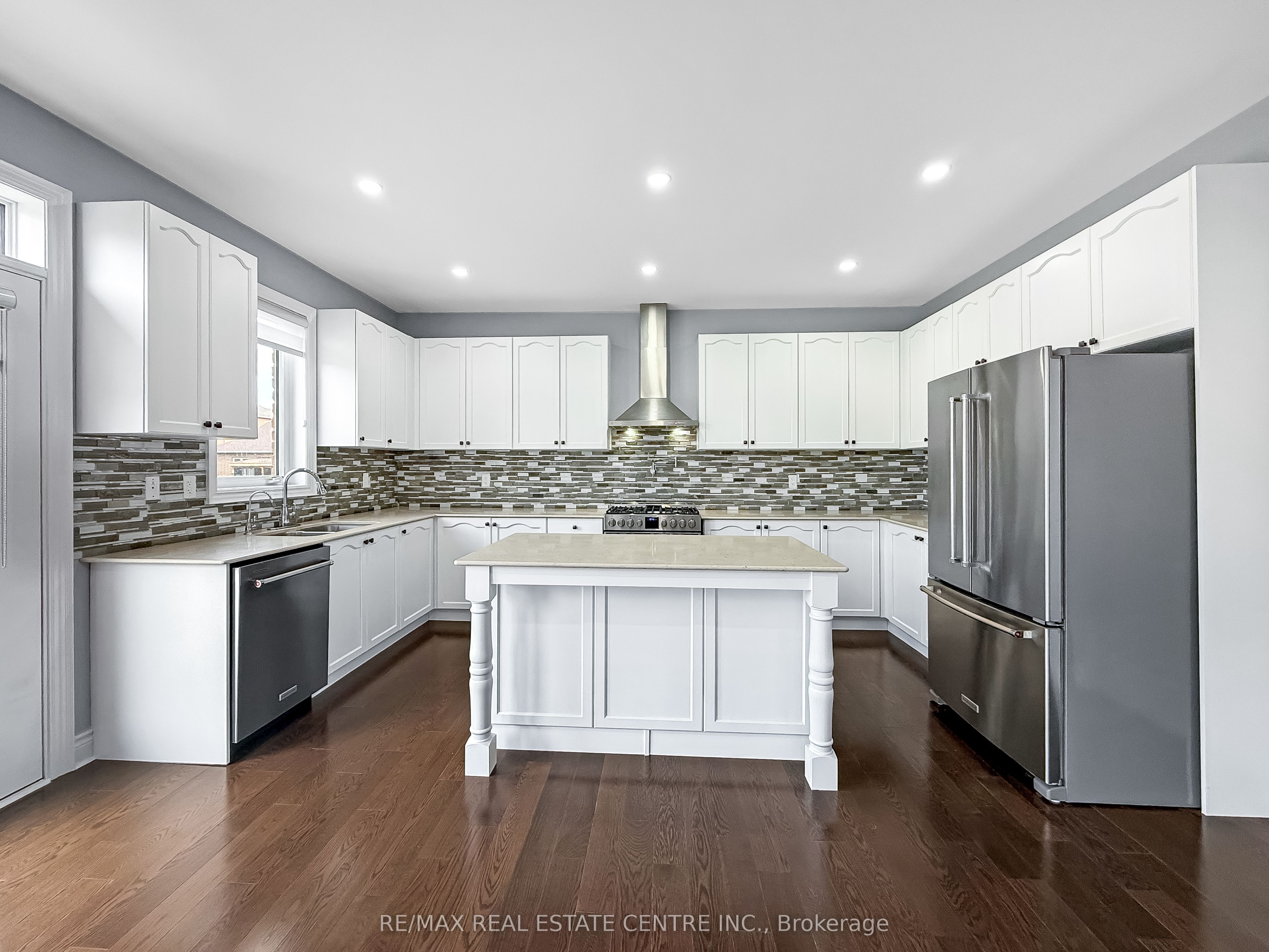 33 Stonegate Avenue Property Photo 15