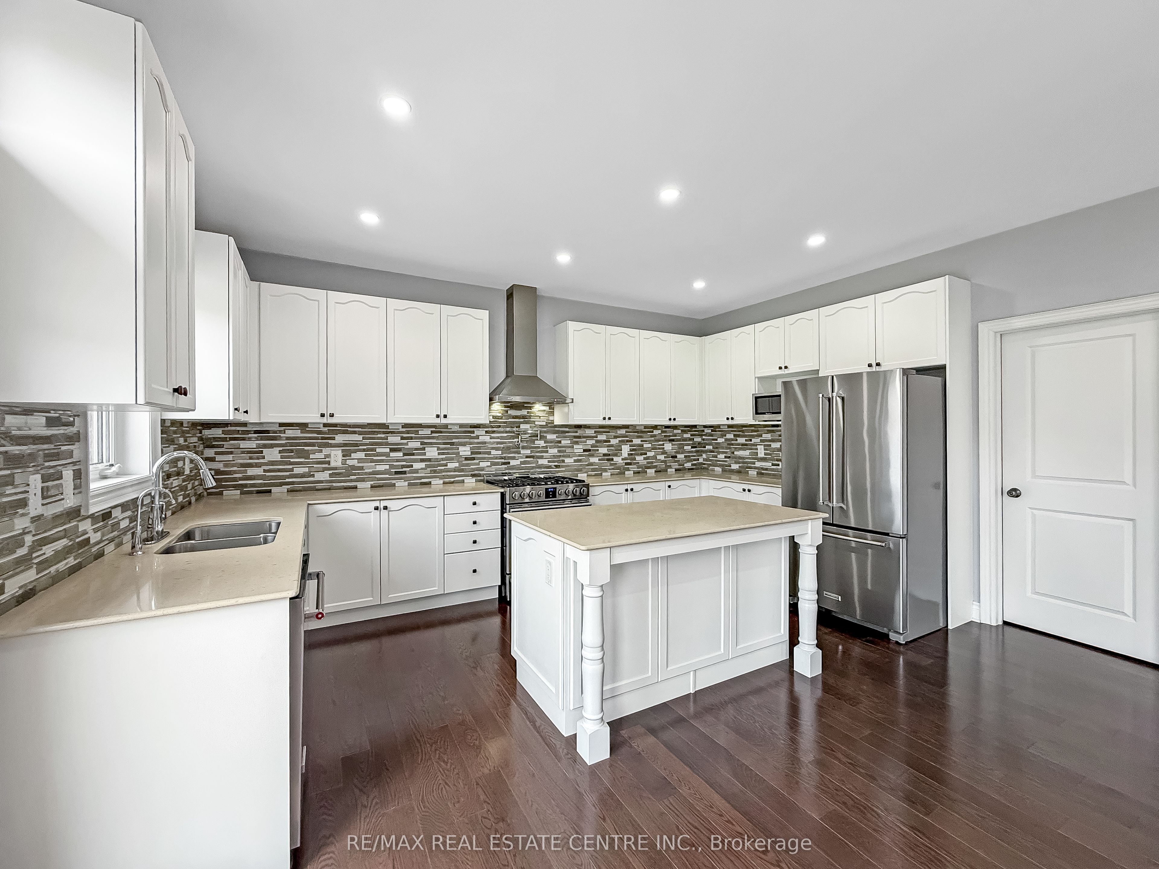 33 Stonegate Avenue Property Photo 16