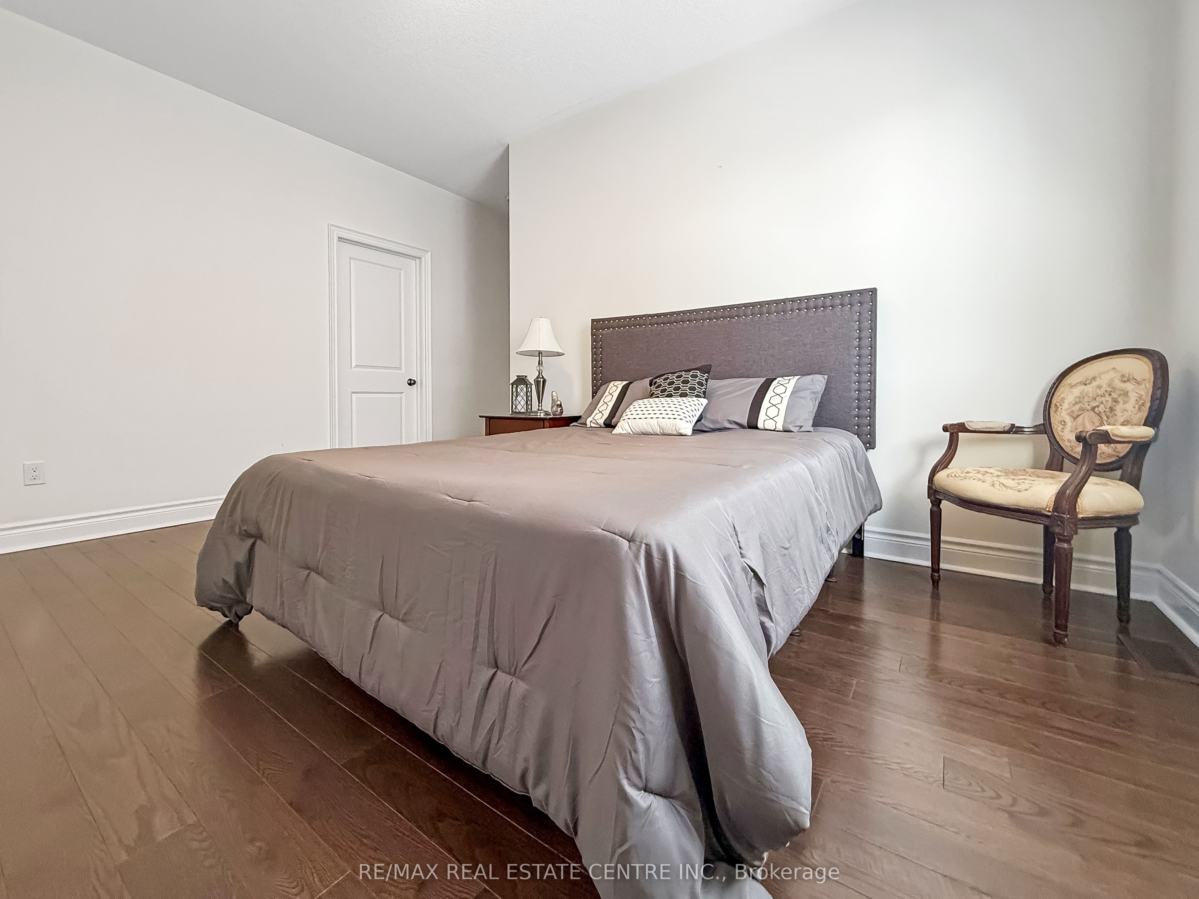 33 Stonegate Avenue Property Photo 28