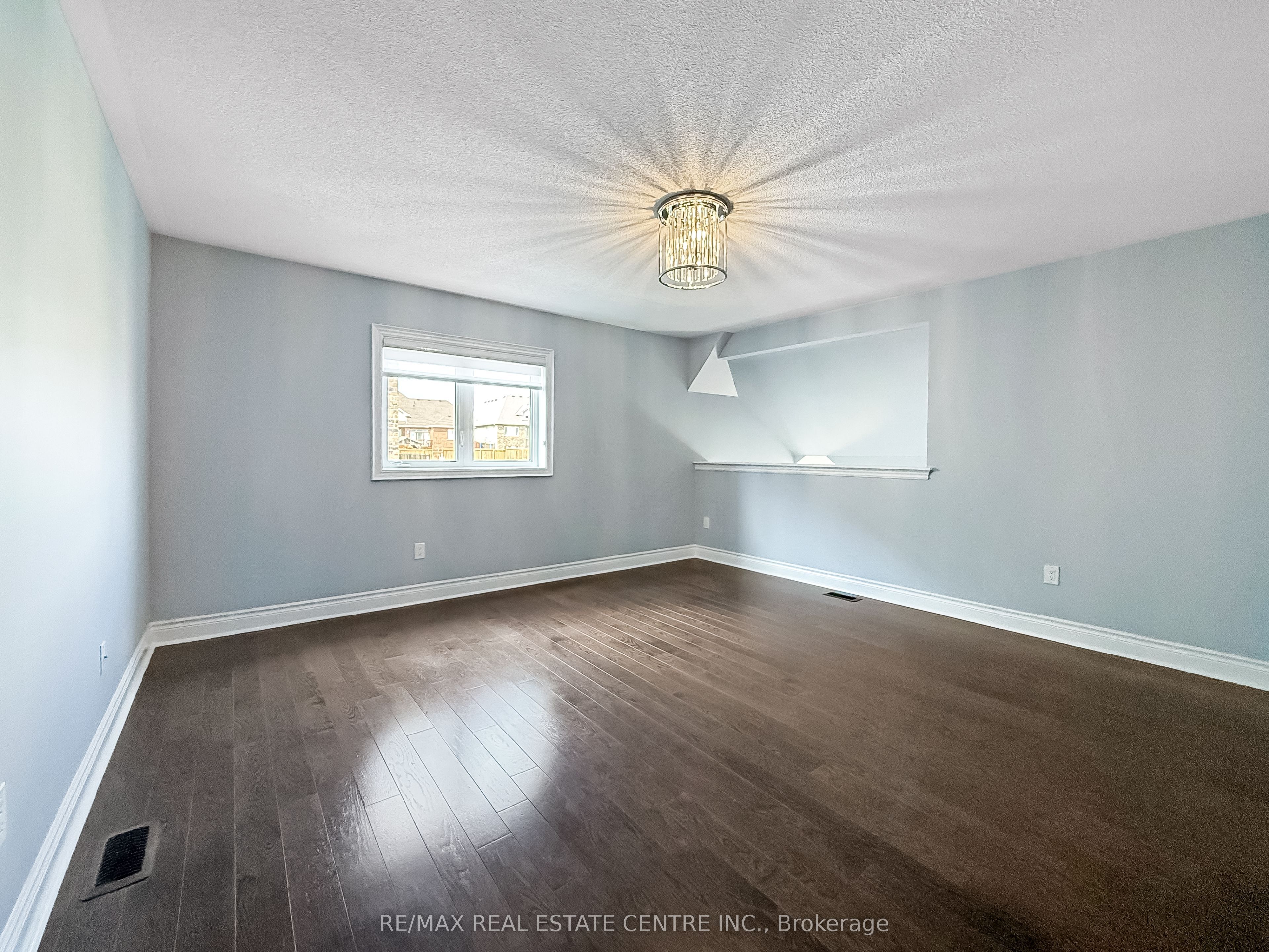 33 Stonegate Avenue Property Photo 37