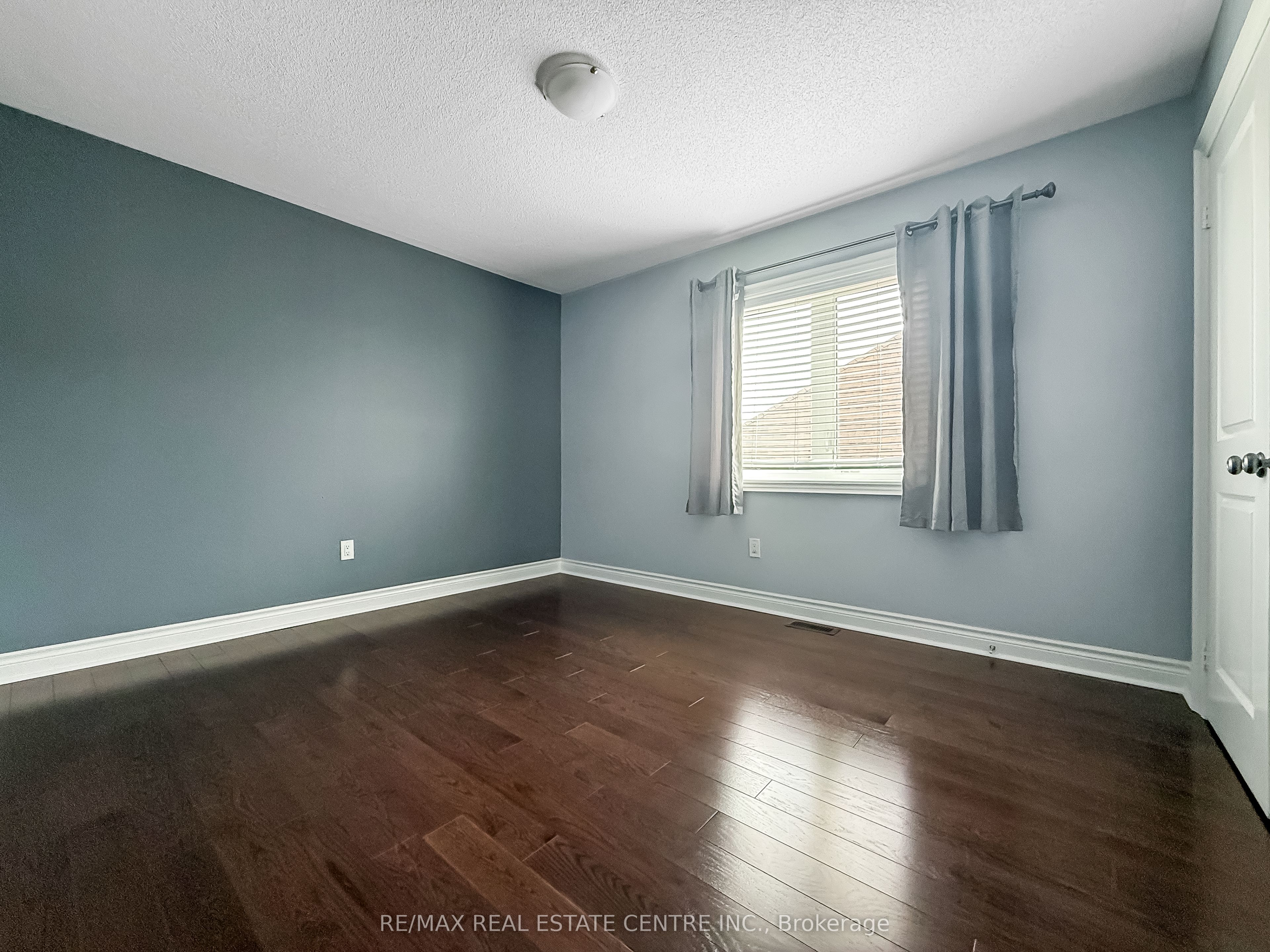 33 Stonegate Avenue Property Photo 41
