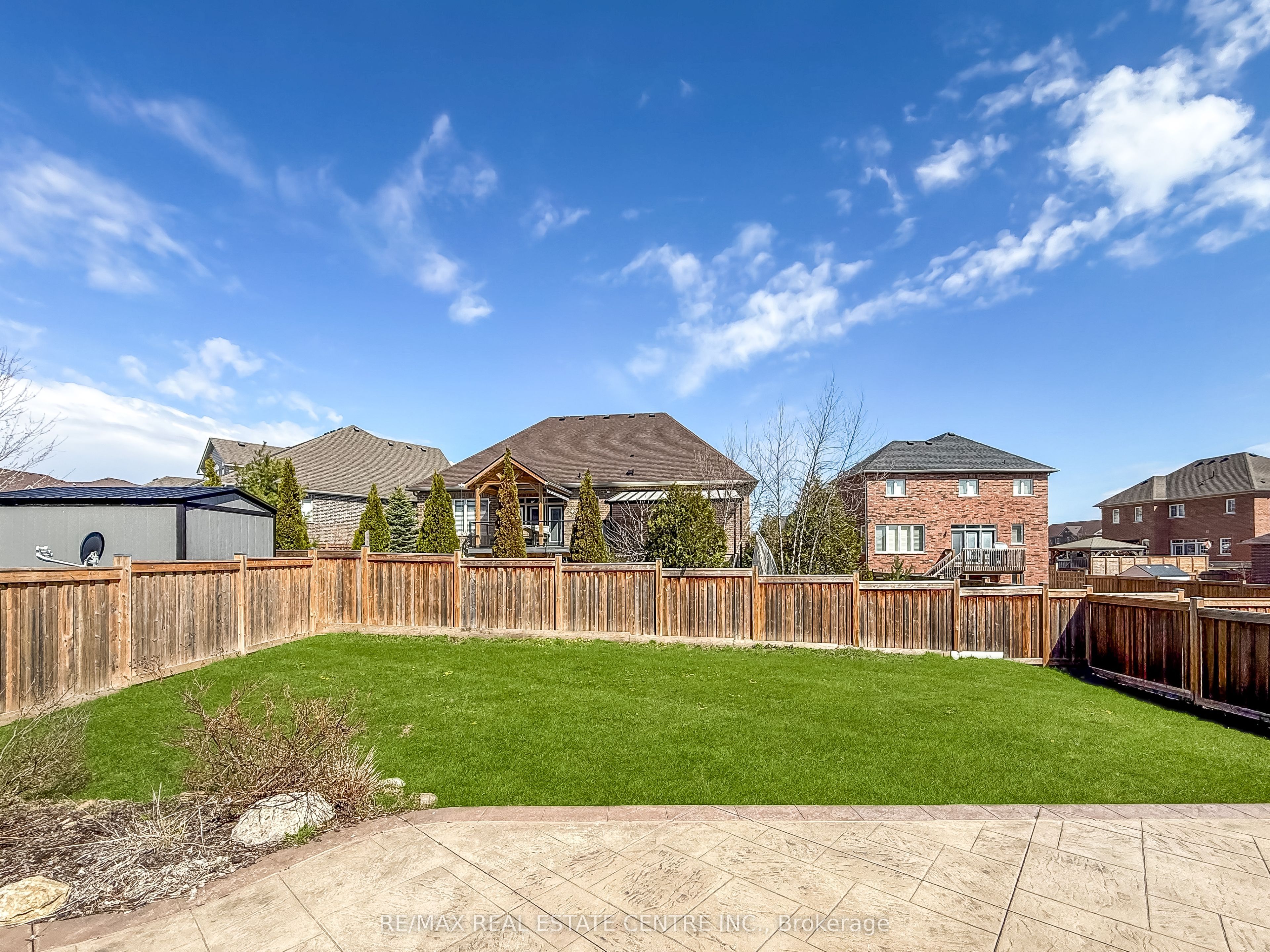 33 Stonegate Avenue Property Photo 45