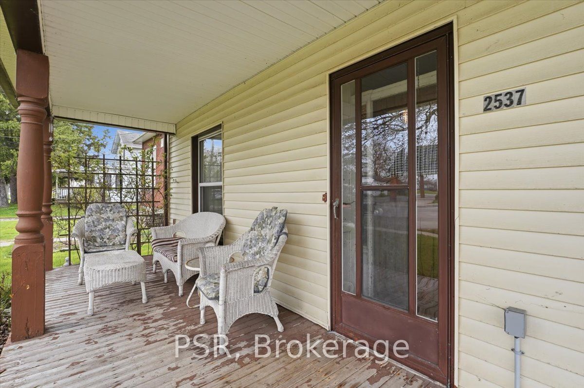 2537 Stevensville Road Property Photo 5