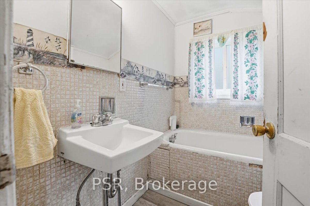 2537 Stevensville Road Property Photo 11