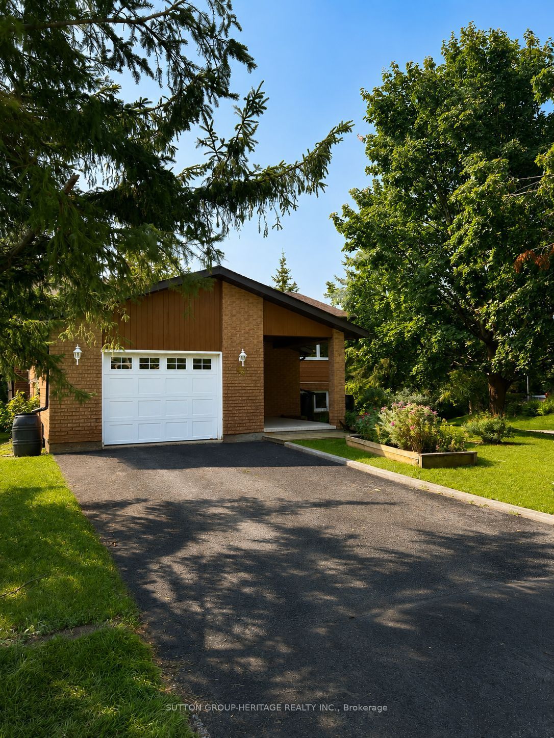 48 Cedartree Lane Property Photo 3
