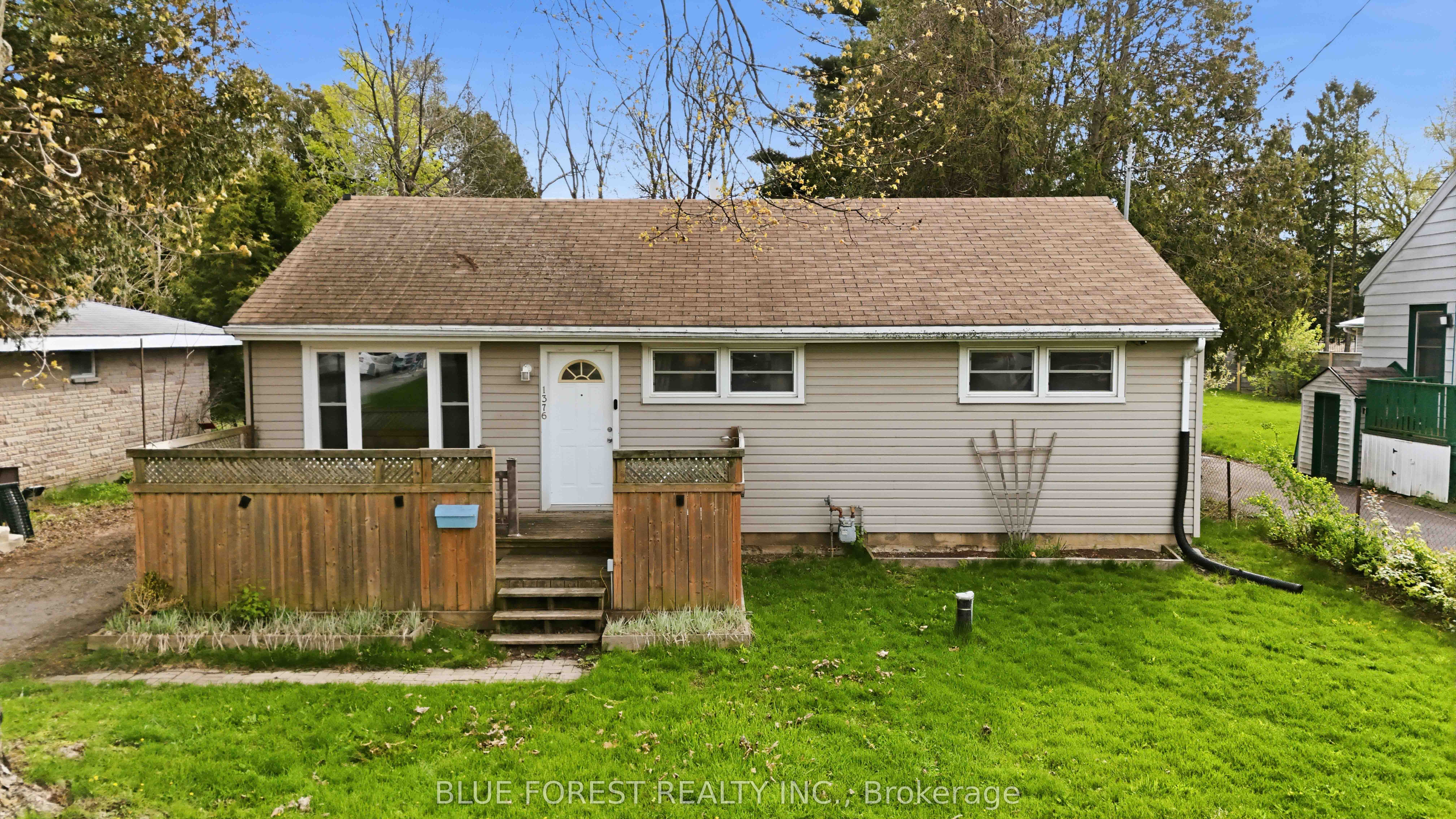 1376 Kostis Avenue Property Photo 33
