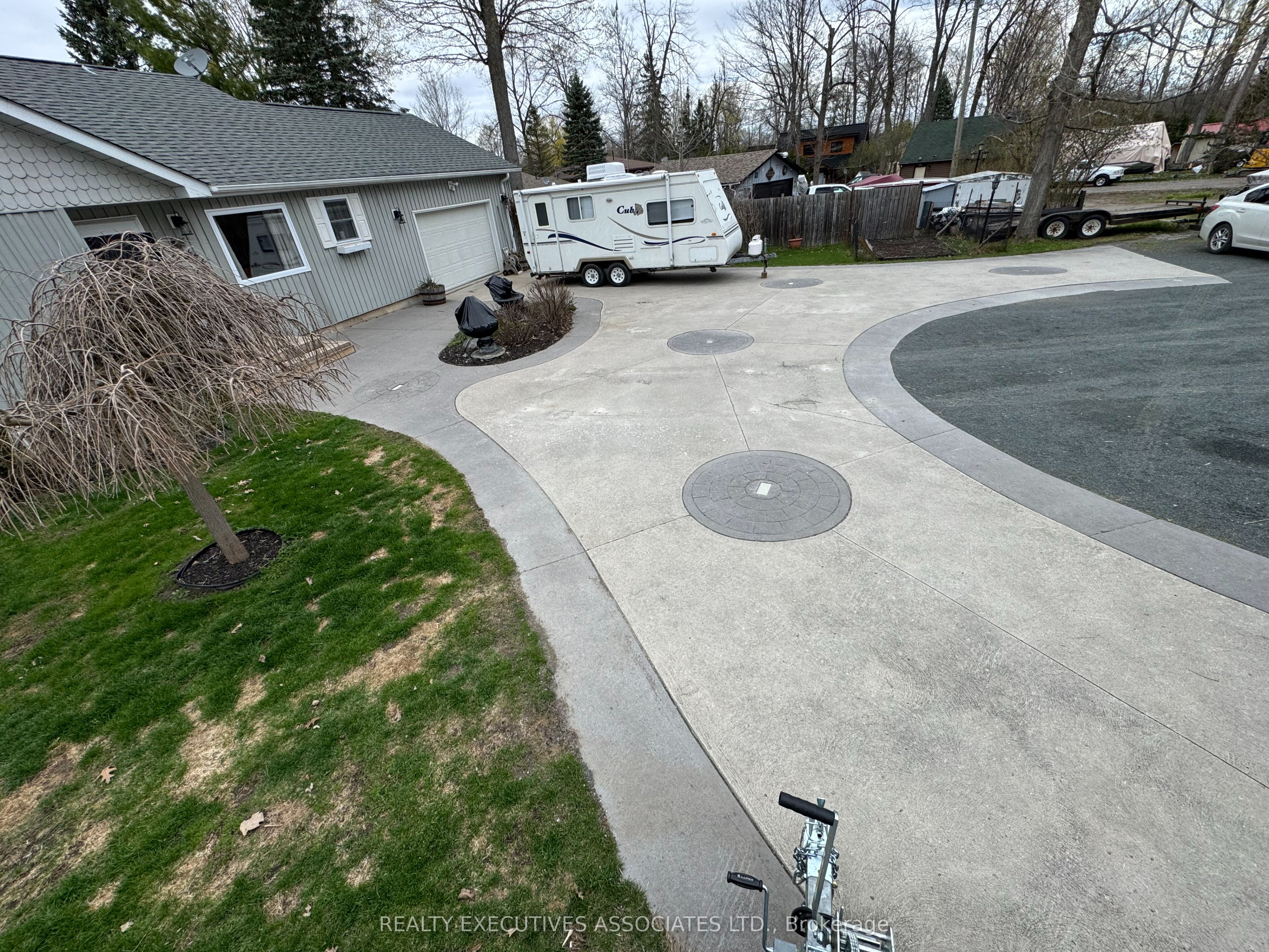 36 West Lane Property Photo 8