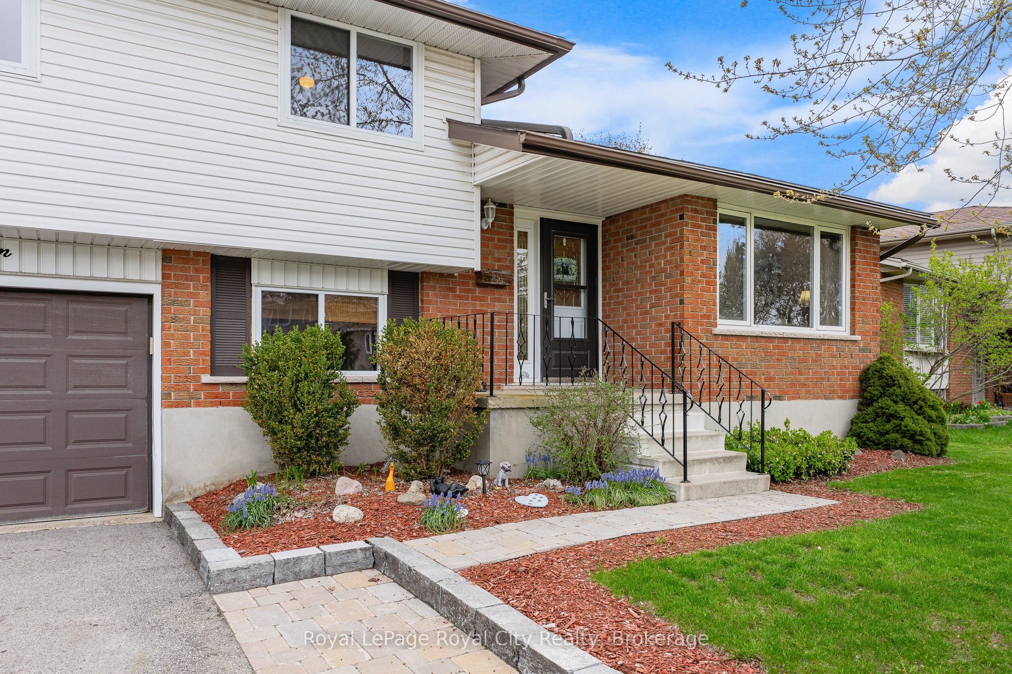 16 Sanderson Drive Property Photo 2