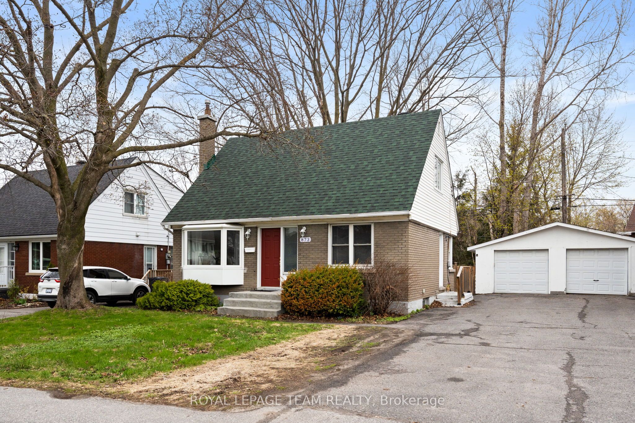 873 Smyth Road Property Photo 4