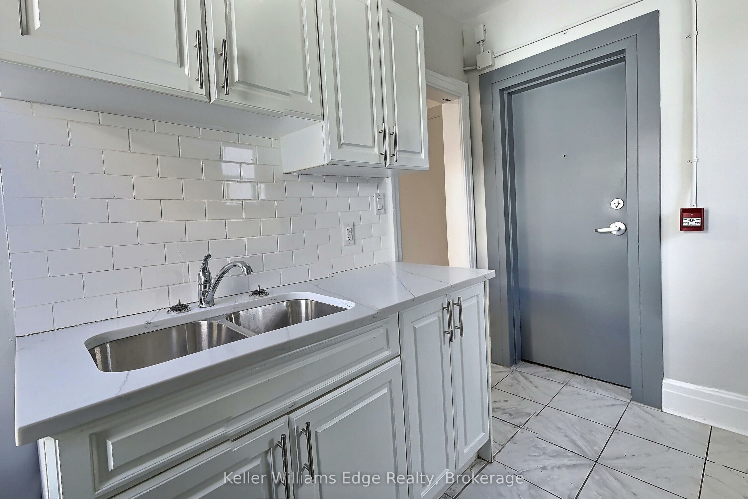 8 Tisdale Street S 7 Property Photo 6