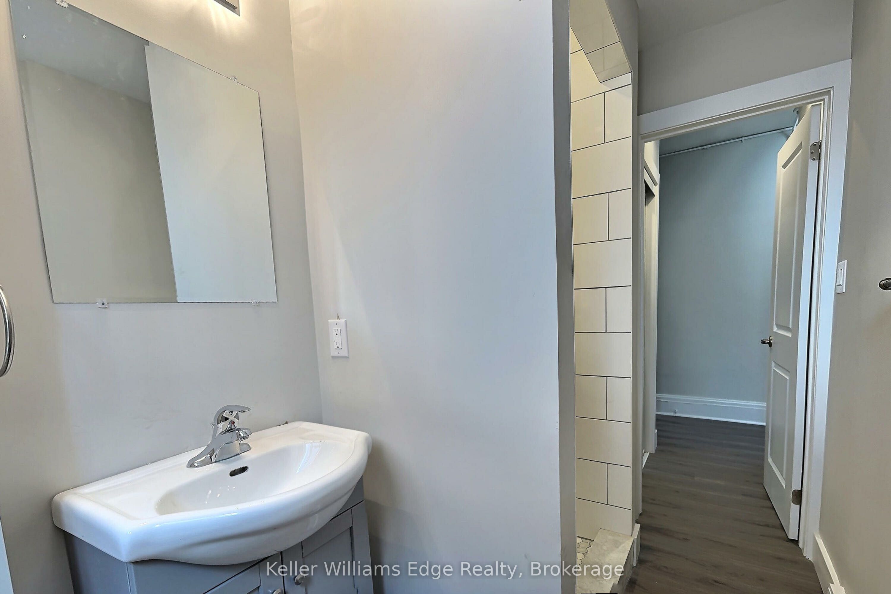 8 Tisdale Street S 7 Property Photo 11