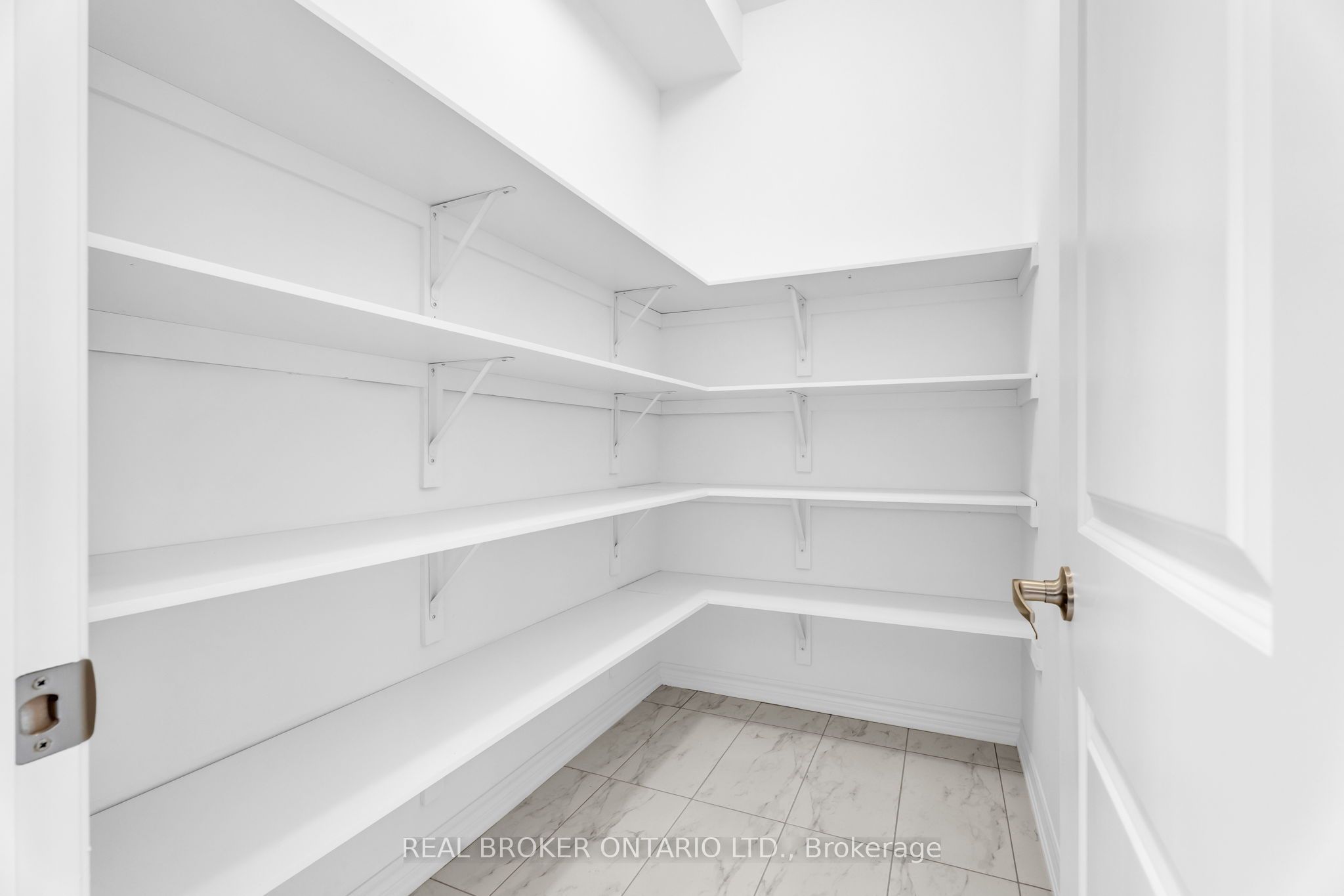 430 Vandusen Avenue Property Photo 28