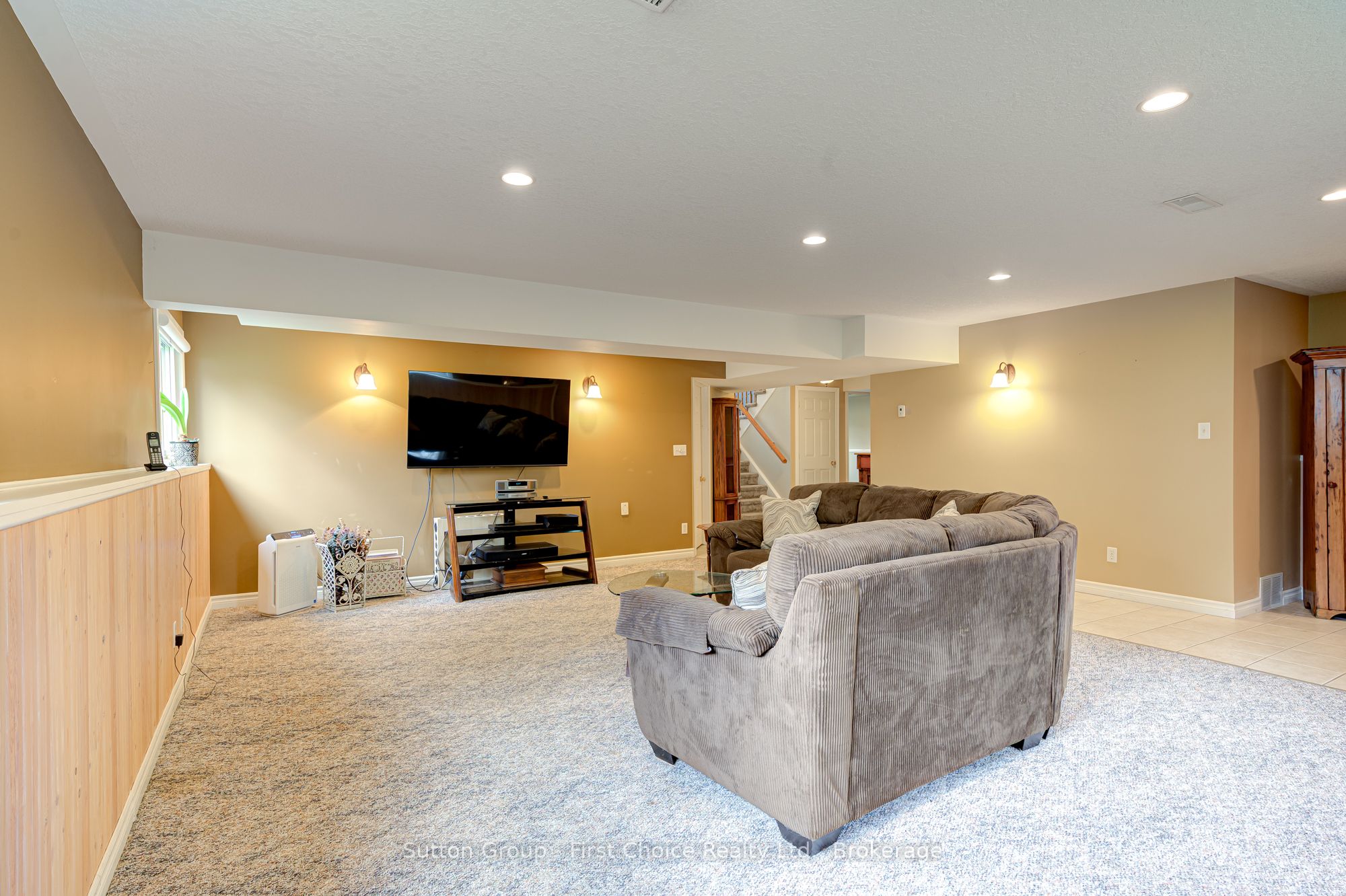 19 Eleanor Street Property Photo 33