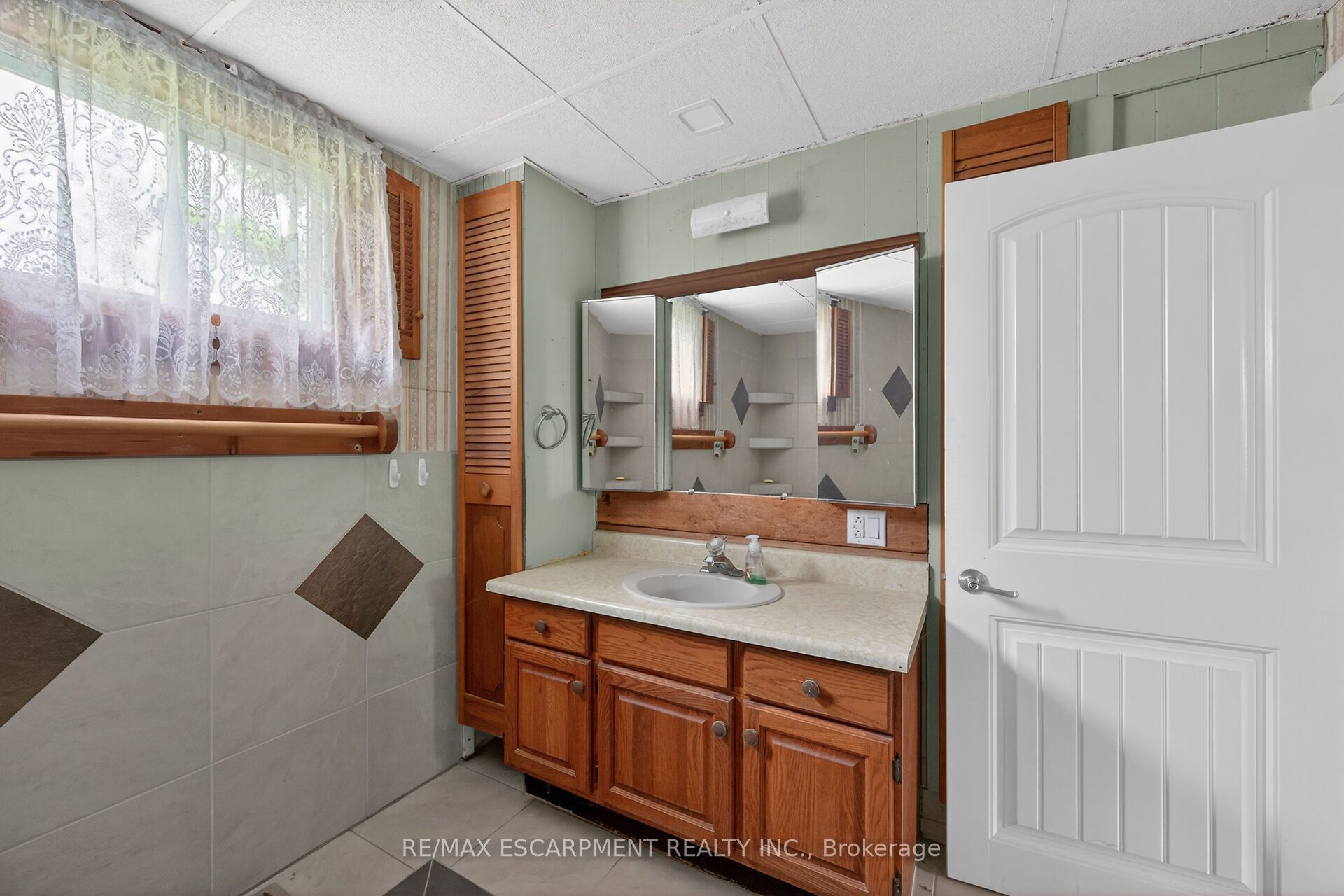 313 John Street Property Photo 25