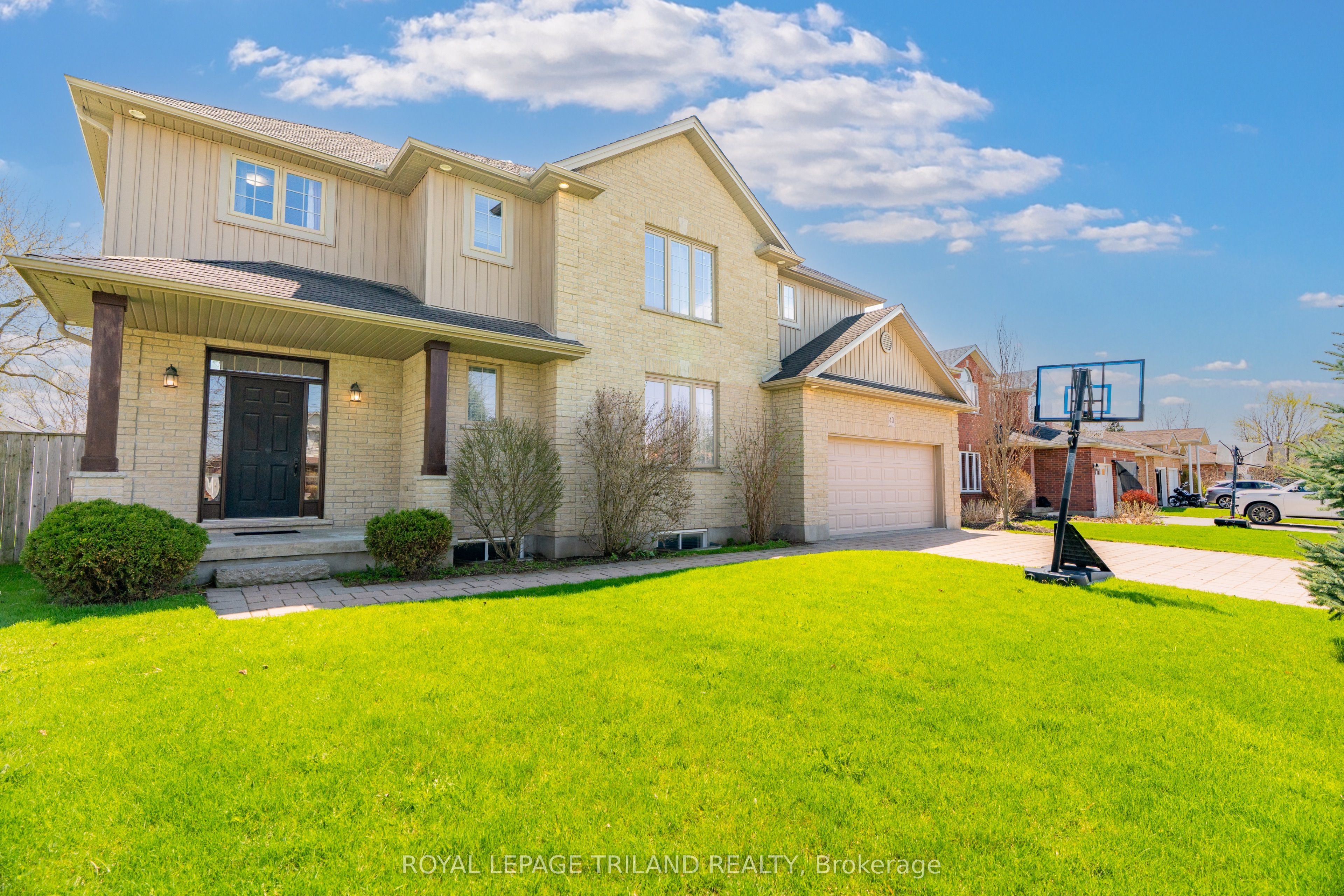 40 Fieldstone Crescent Property Photo 1