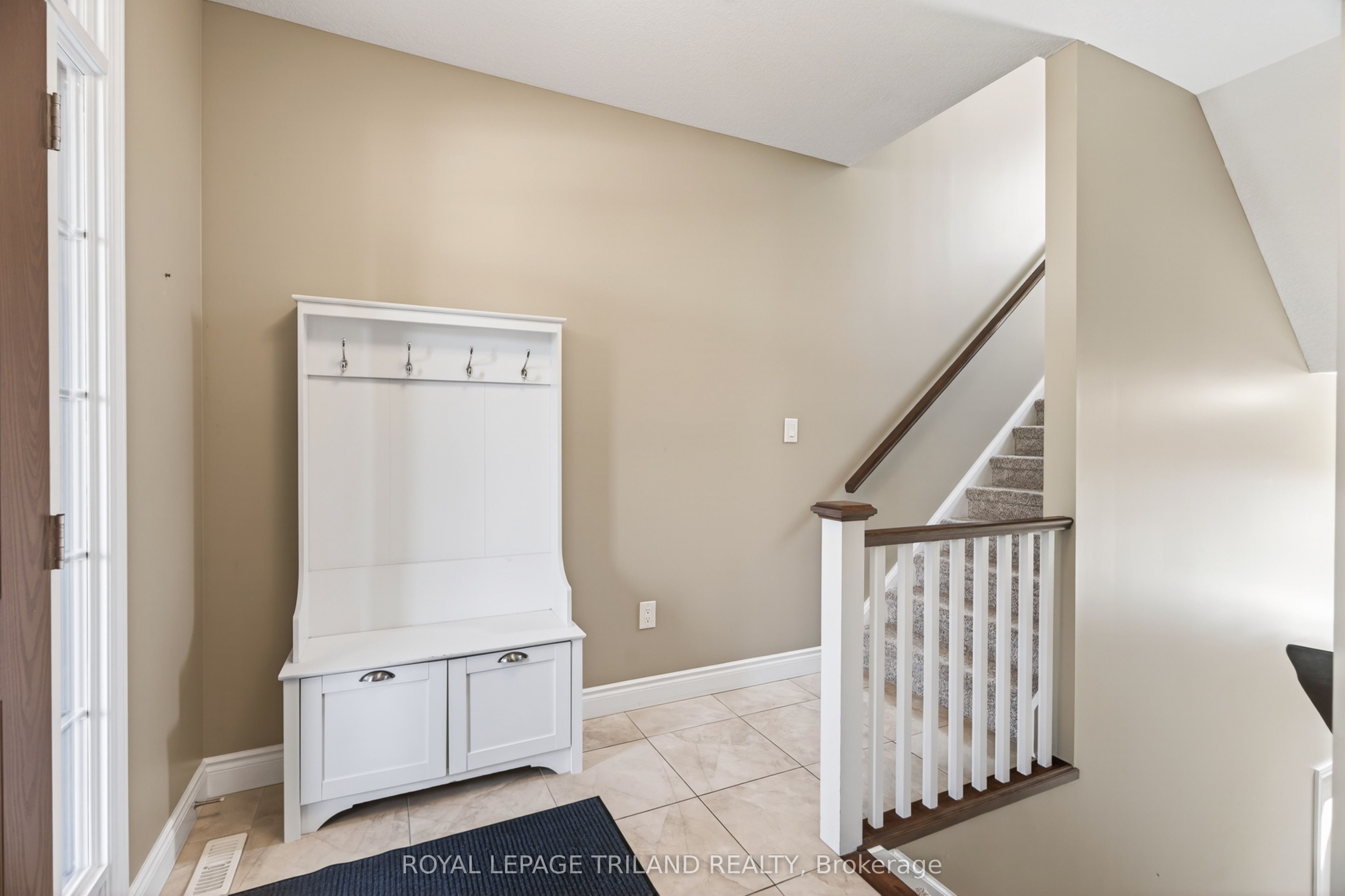 40 Fieldstone Crescent Property Photo 4