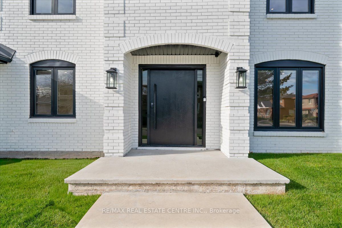 32 Elena Court Property Photo 2