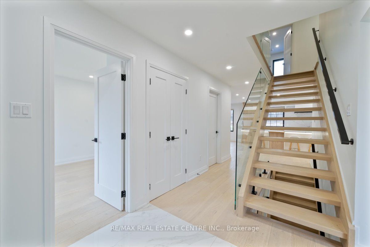 32 Elena Court Property Photo 5