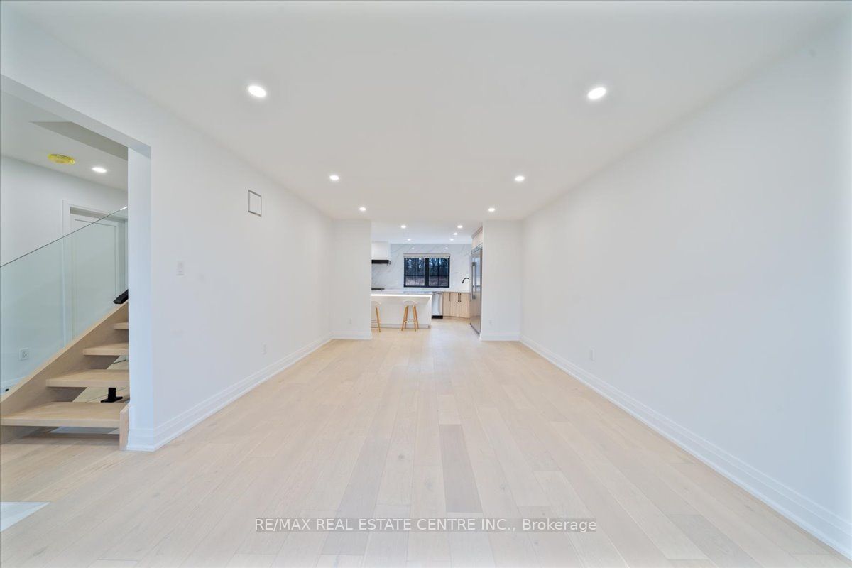 32 Elena Court Property Photo 6