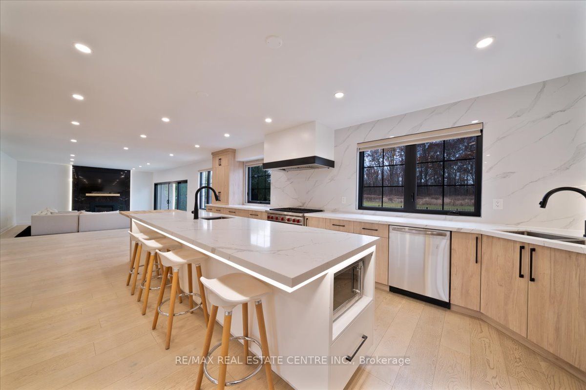 32 Elena Court Property Photo 7