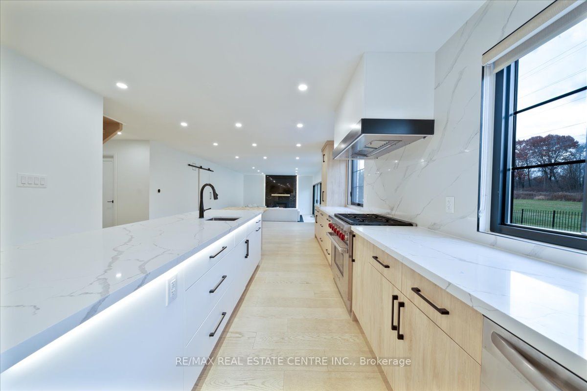 32 Elena Court Property Photo 9
