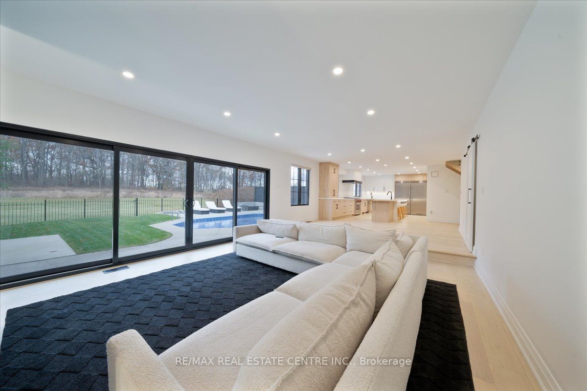 32 Elena Court Property Photo 15