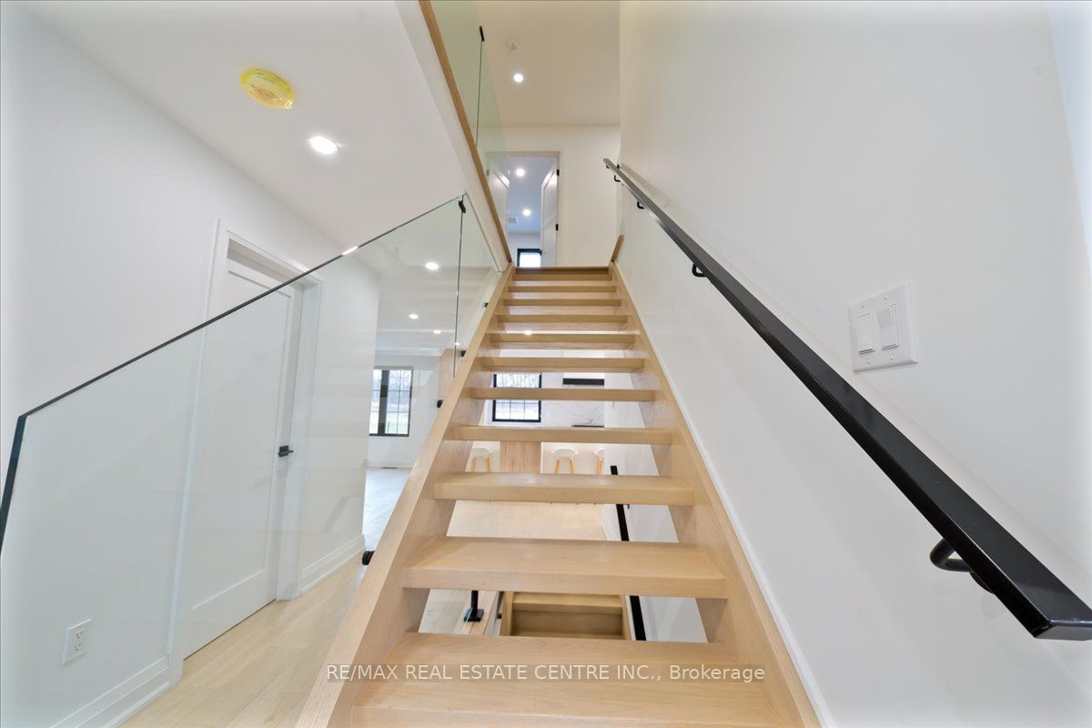 32 Elena Court Property Photo 17