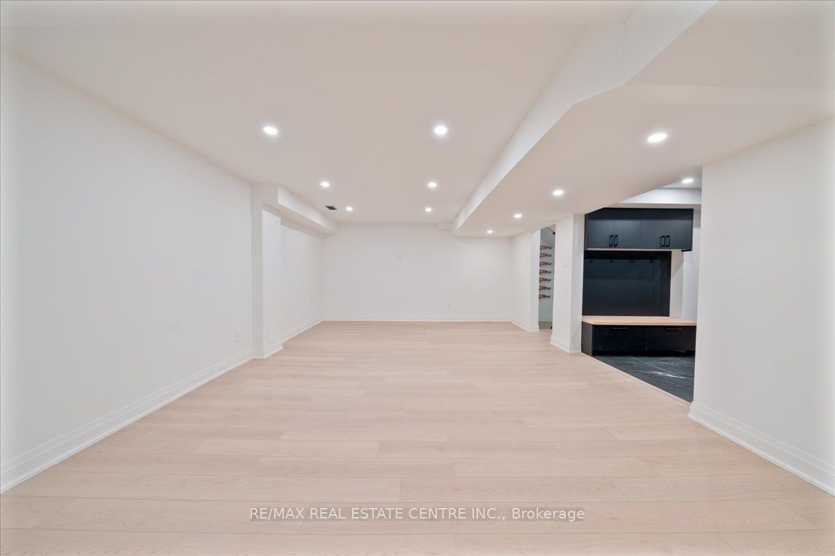 32 Elena Court Property Photo 20