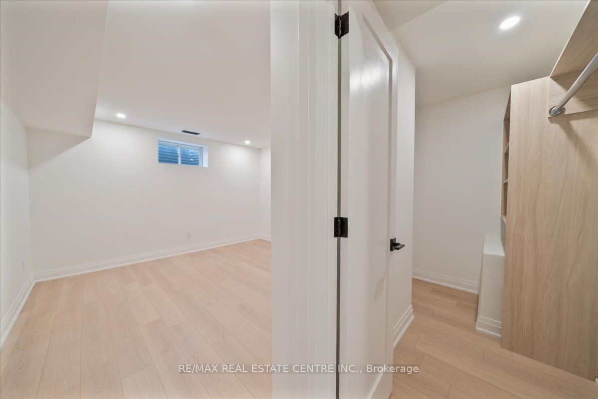 32 Elena Court Property Photo 25