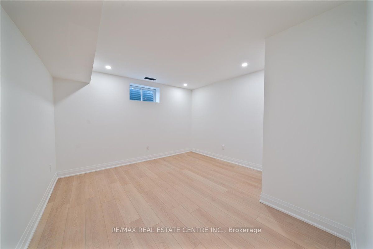 32 Elena Court Property Photo 26