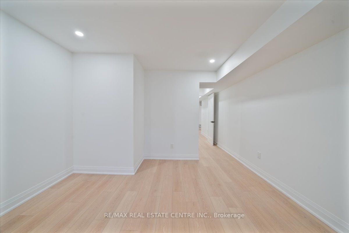 32 Elena Court Property Photo 27