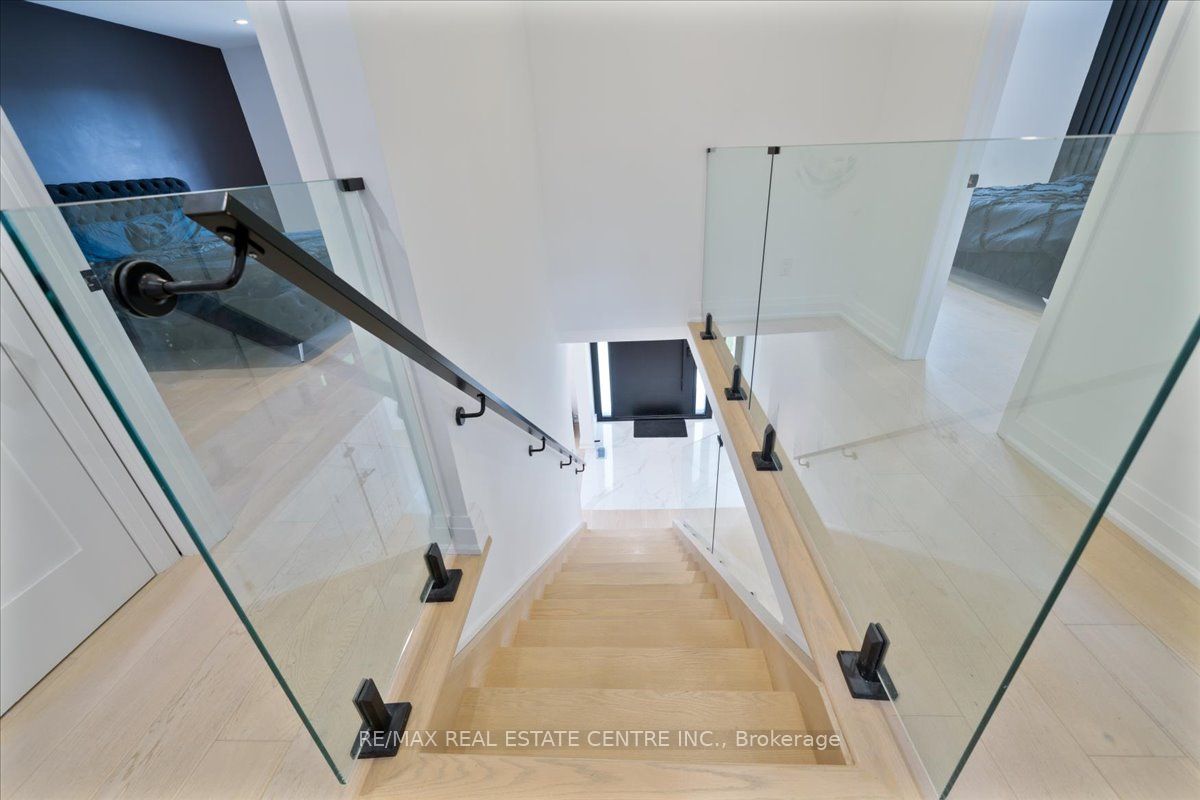 32 Elena Court Property Photo 29