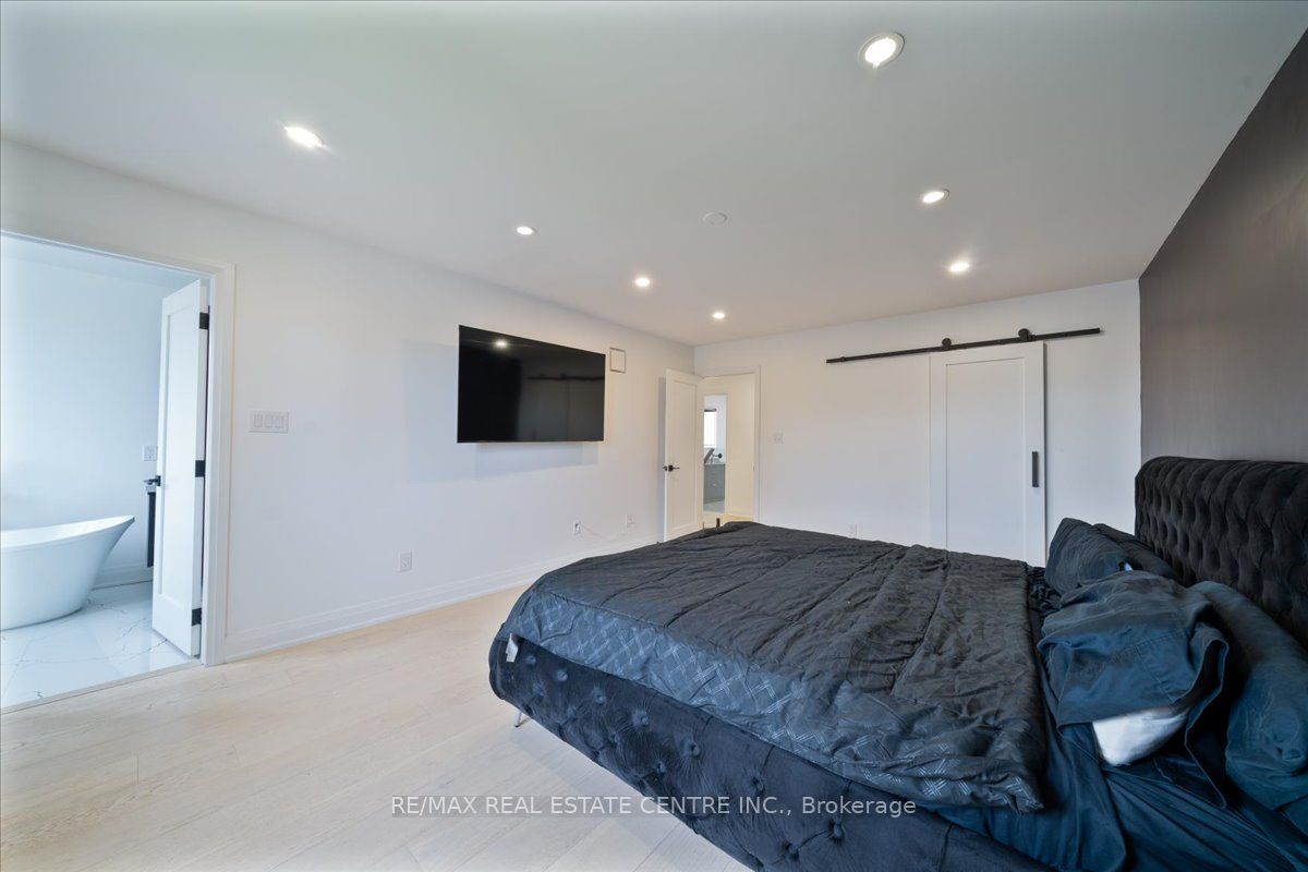 32 Elena Court Property Photo 35