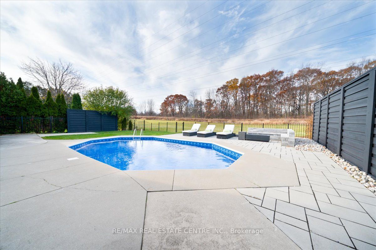 32 Elena Court Property Photo 41