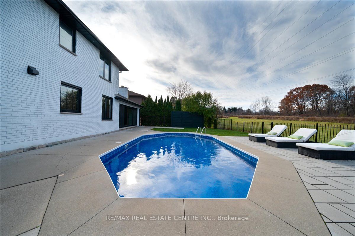 32 Elena Court Property Photo 42