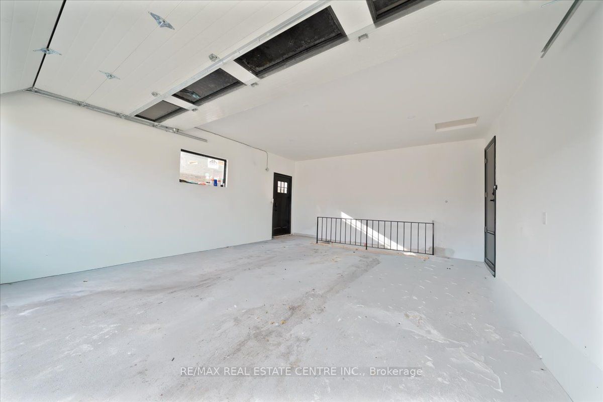 32 Elena Court Property Photo 44