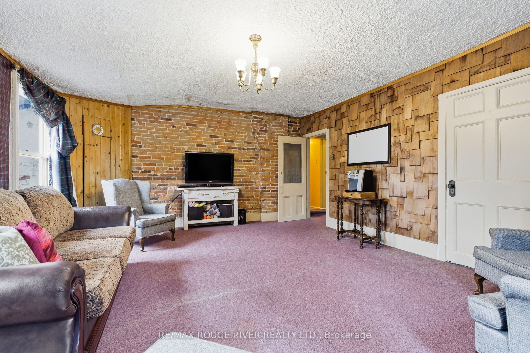 135 Walton Street Property Photo 33